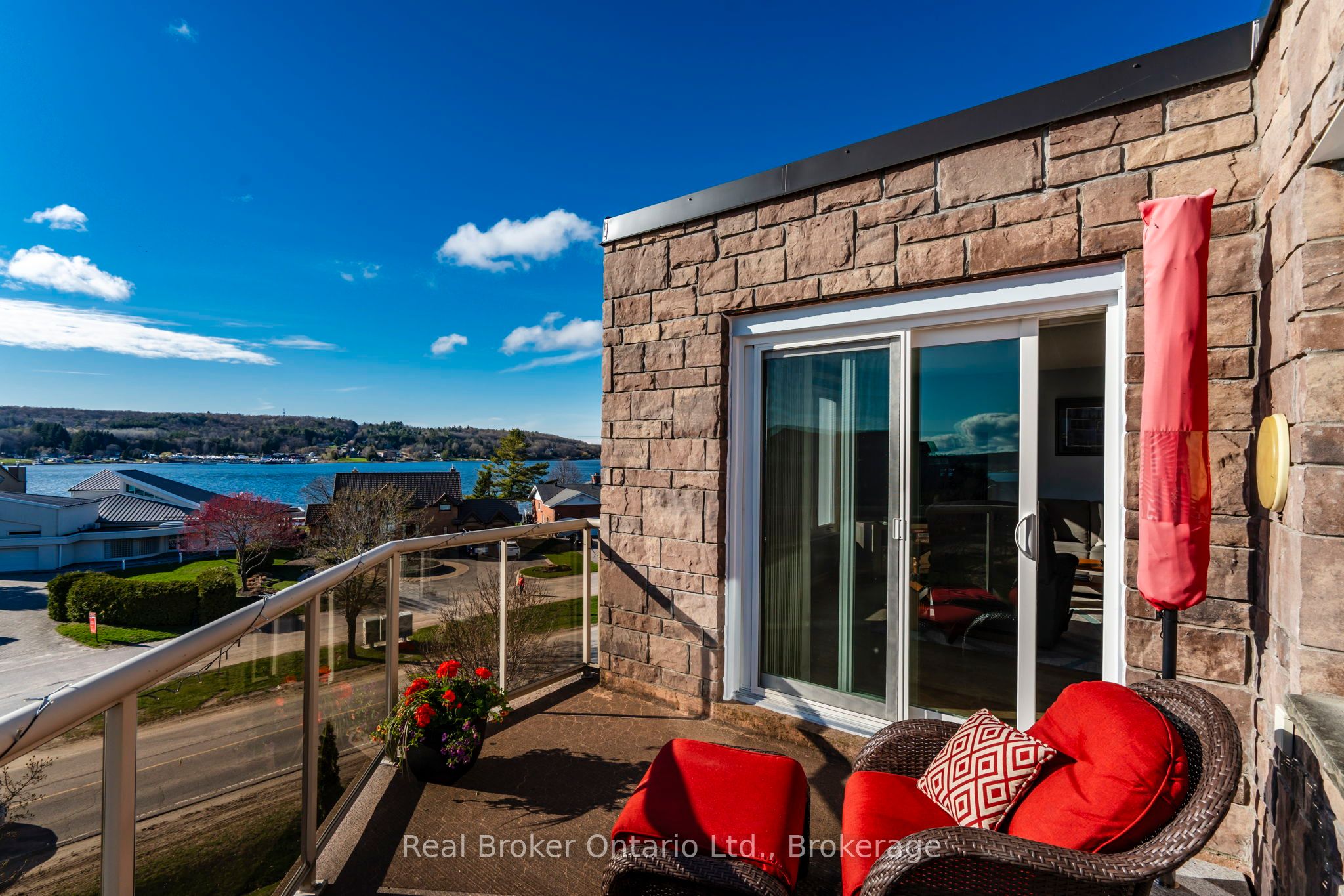 11 Beck Boulevard 402, Penetanguishene, ON L9M 2G1