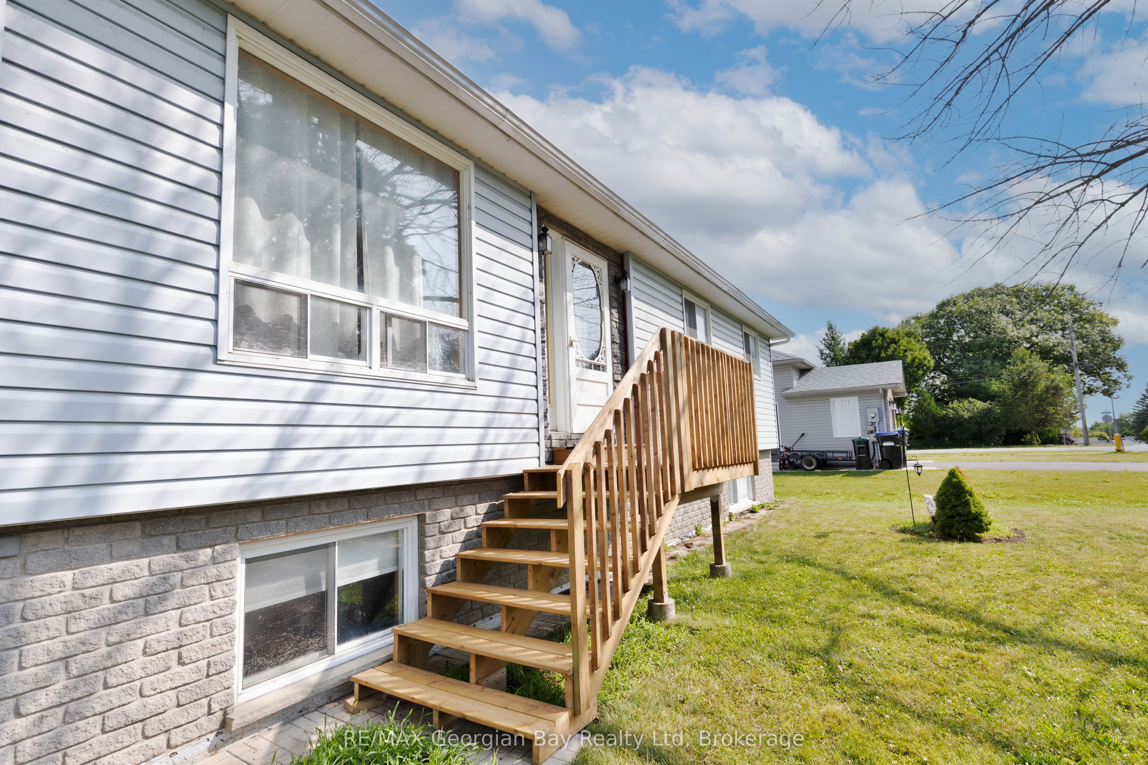 144 George Street, Tay, ON L0K 2A0 photo 2