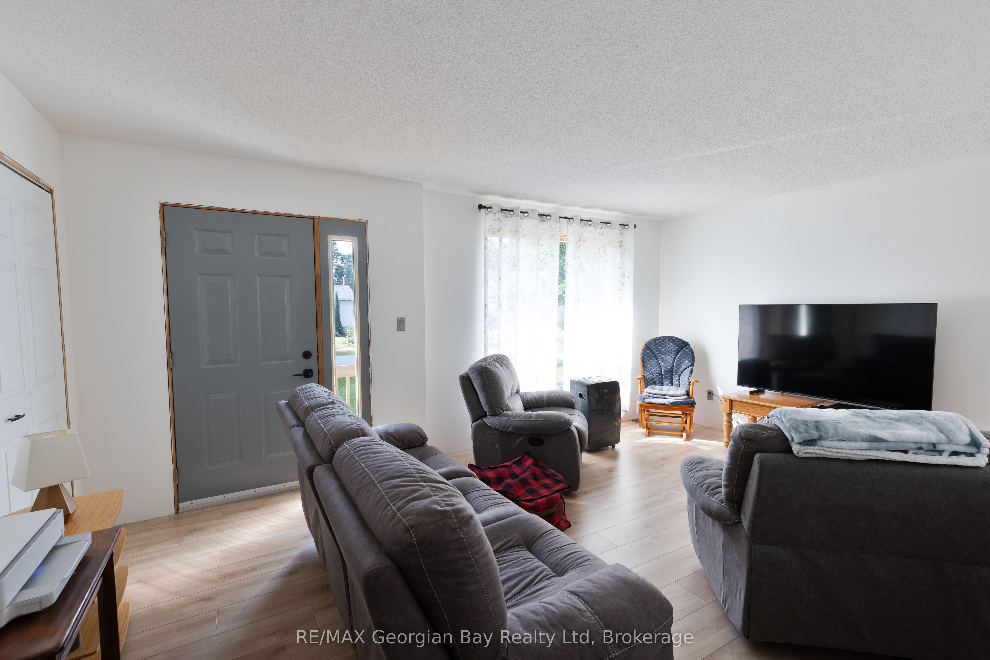 144 George Street, Tay, ON L0K 2A0 photo 3