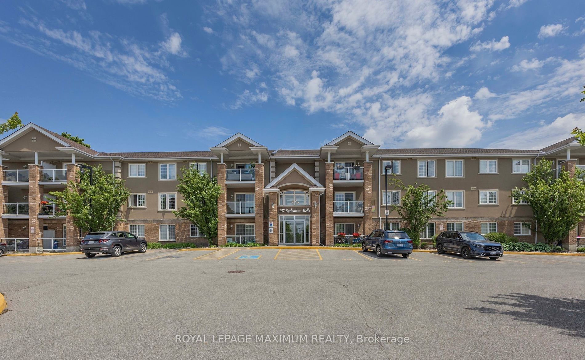 137 Sydenham Wells N/A N 29, Barrie, ON L4M 0G7