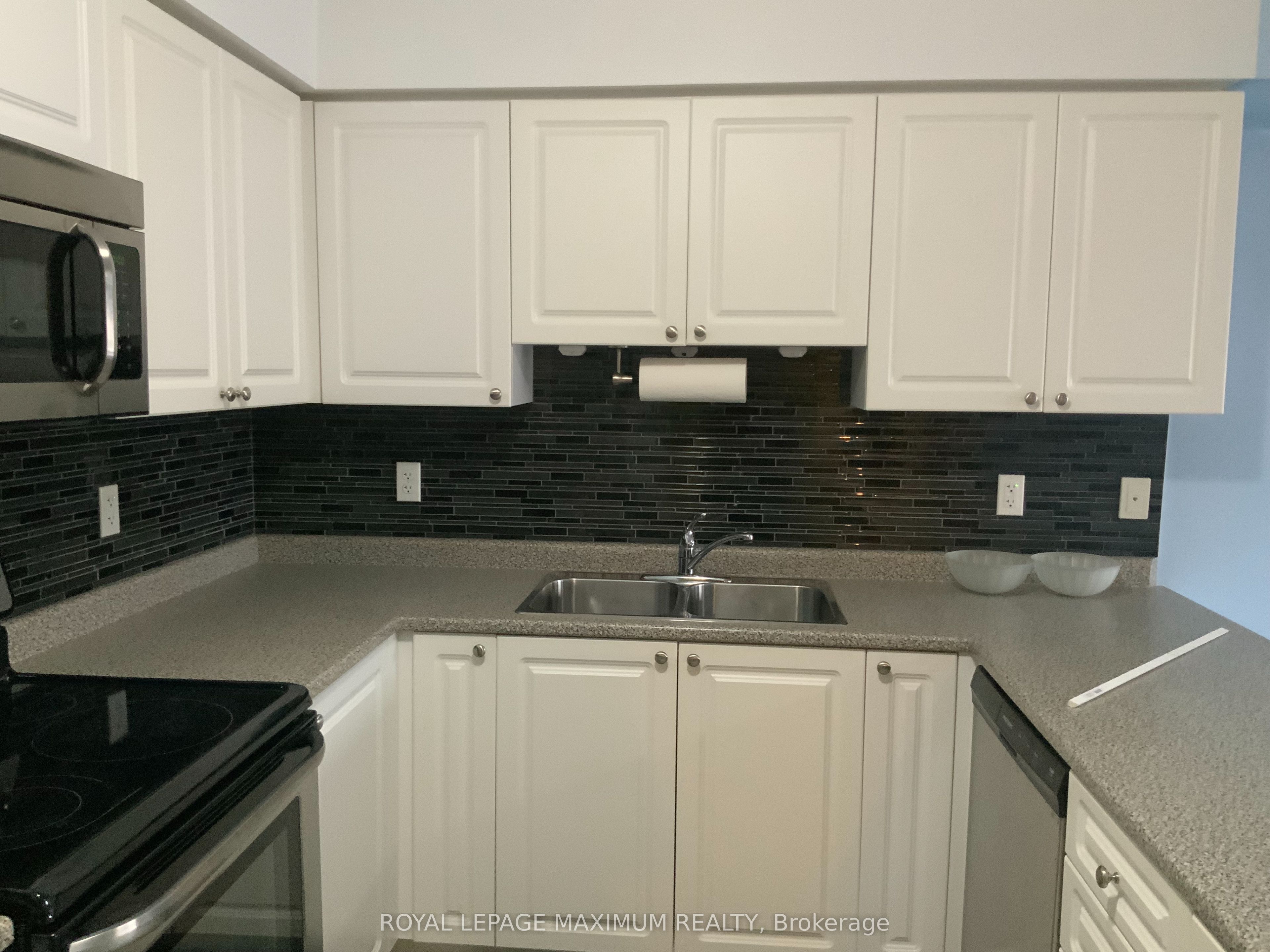 137 Sydenham Wells N/A N 29, Barrie, ON L4M 0G7 photo 4