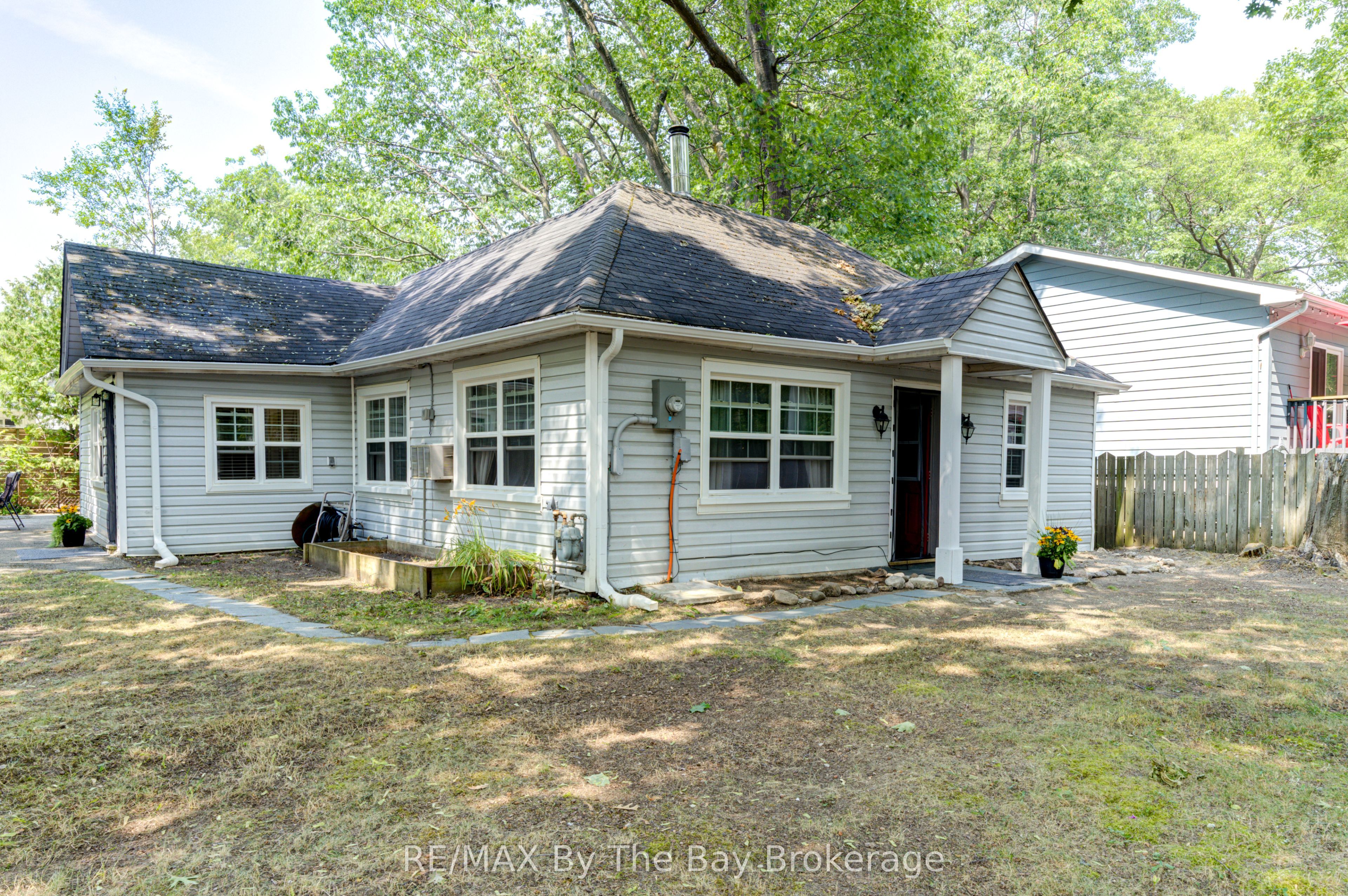 110 24TH Street N, Wasaga Beach, ON L9Z 2E7 photo 3