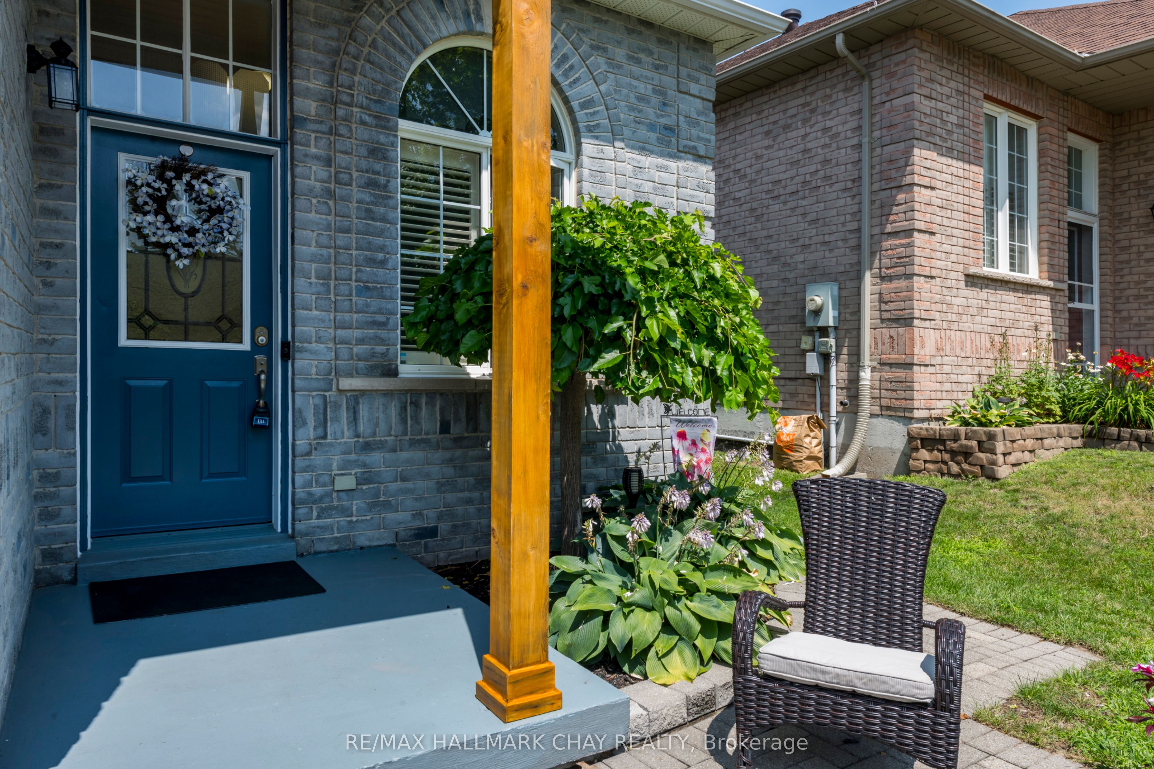 22 Peter Street, Barrie, ON L4N 5R2 photo 2