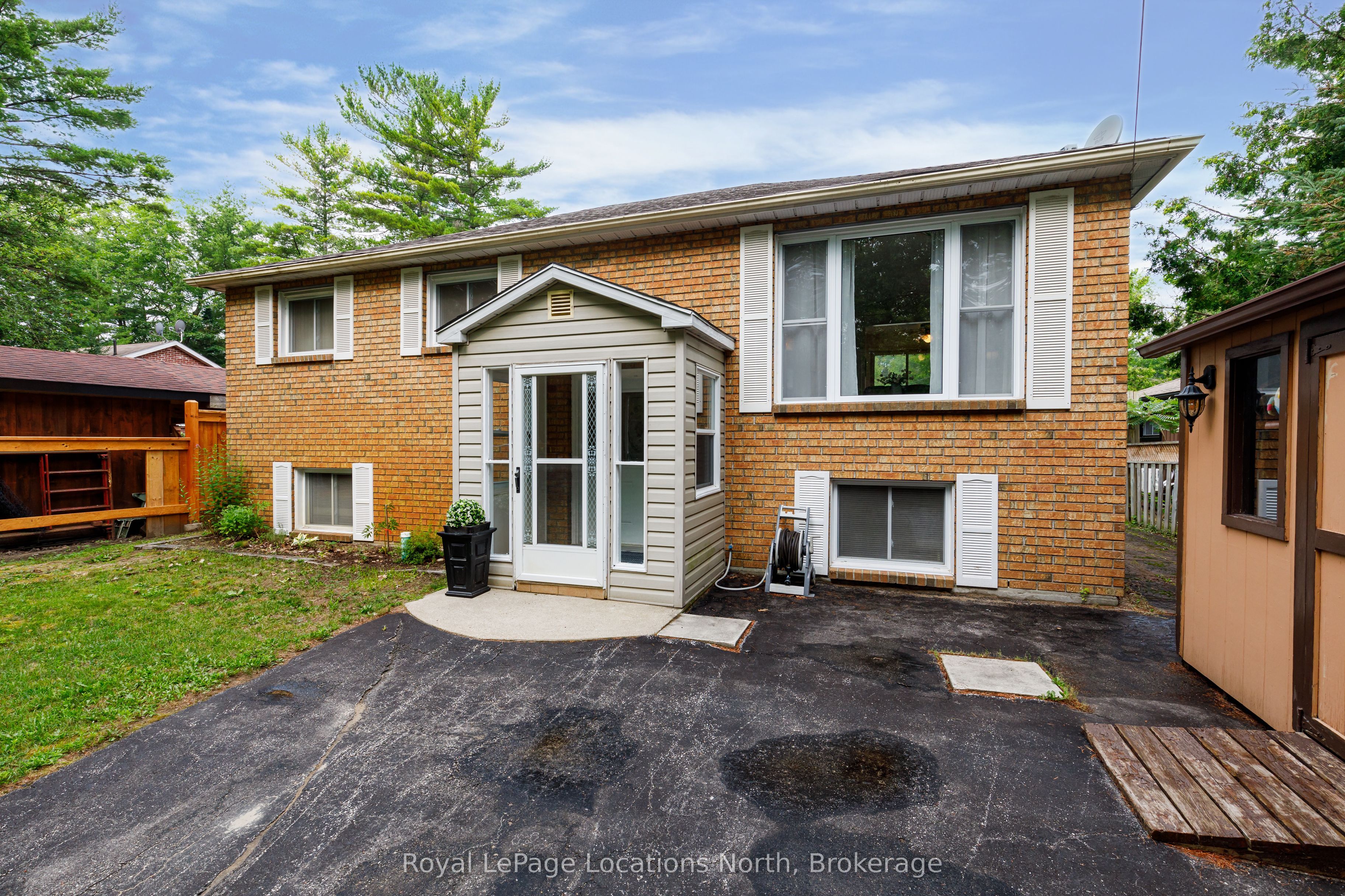 26 Stroud Crescent, Wasaga Beach, ON L9Z 2T5 photo 2