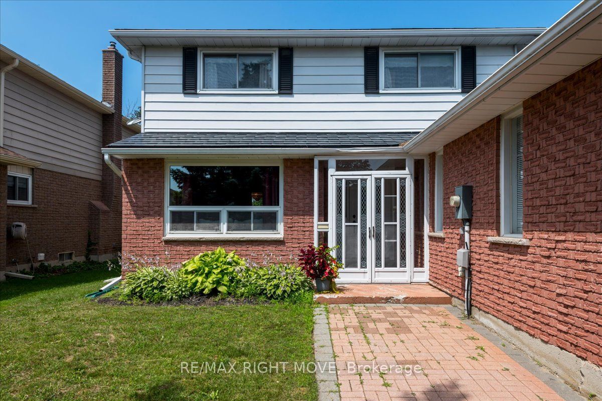 55 Laurentian Lane, Orillia, ON L3V 7N7 photo 3