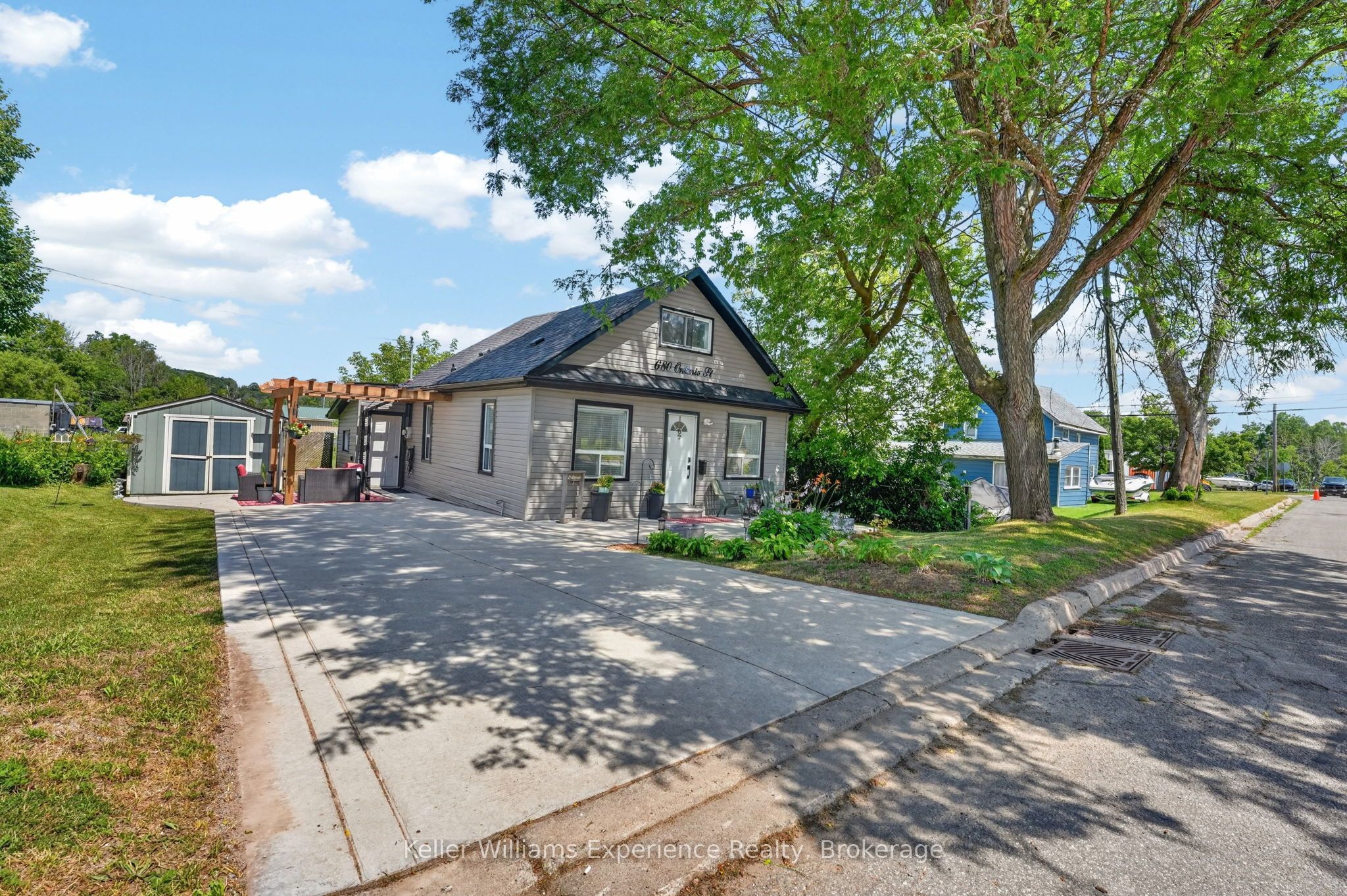 680 Ontario Street, Midland, ON L4R 1A4 photo 3