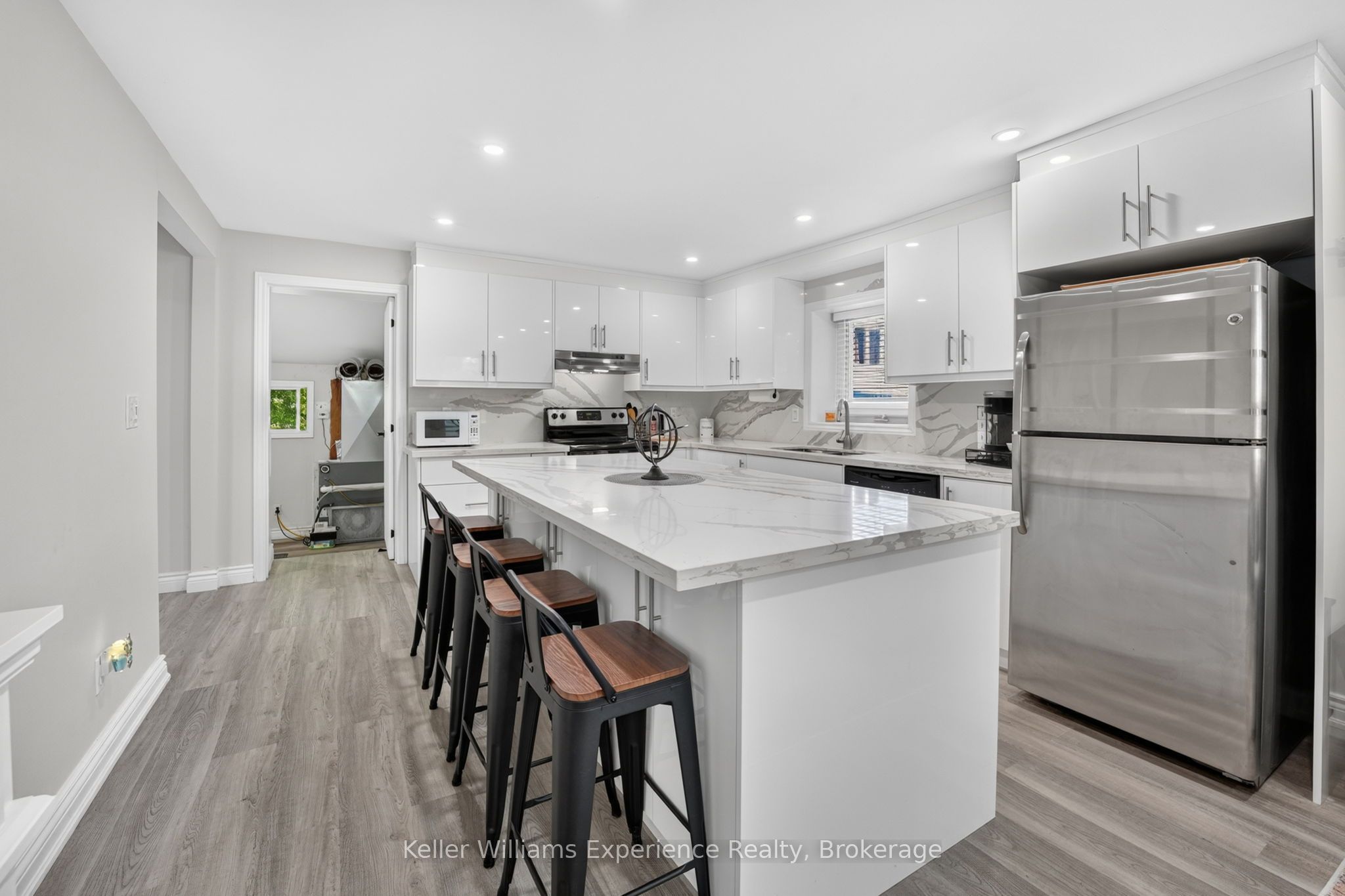 680 Ontario Street, Midland, ON L4R 1A4 photo 5