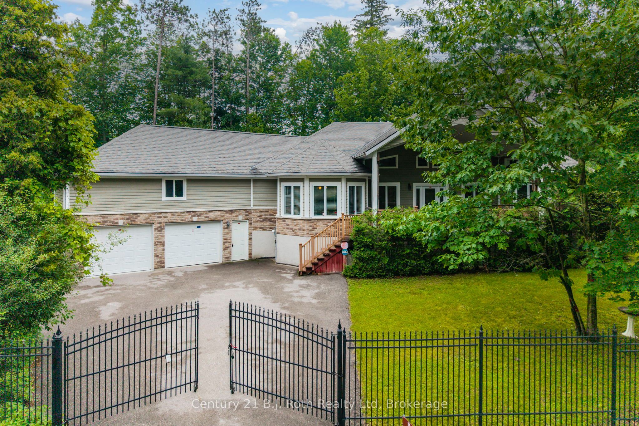 11 Rue Karola Road, Tiny, ON L0L 2J0