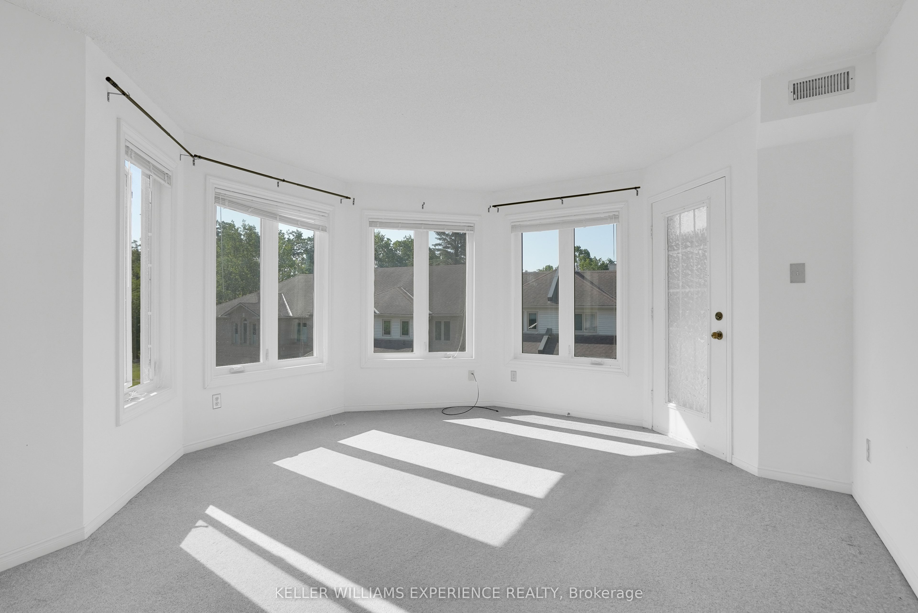 492 Laclie Street 204, Orillia, ON L3V 7V2 photo 3