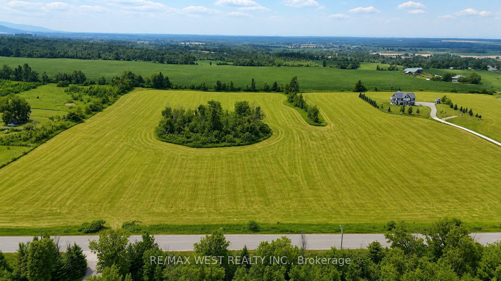 22 Sydenham Trail W, Clearview, ON L0M 1H0 photo 3
