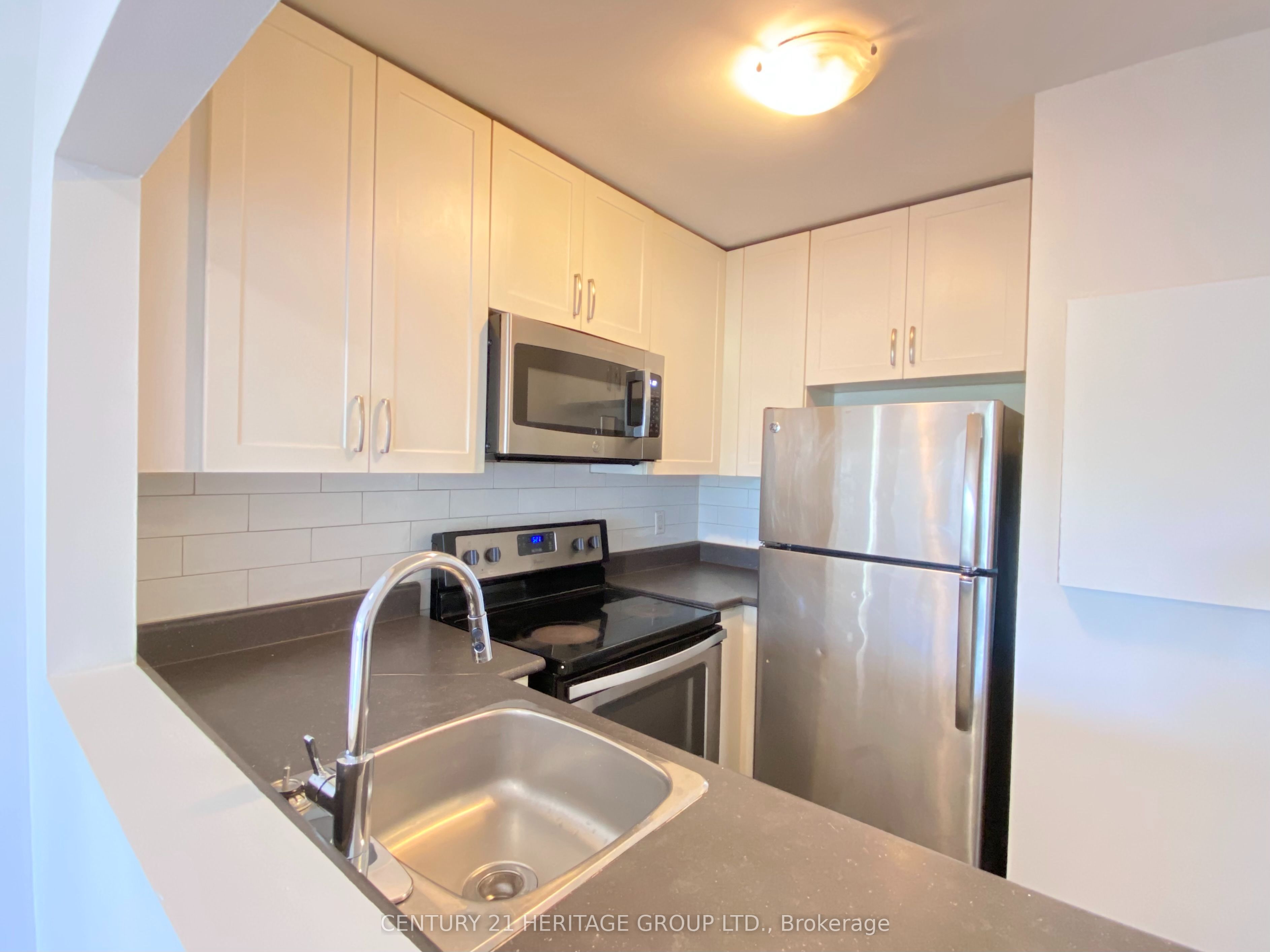 170 Grove Street E 302, Barrie, ON L4M 2P7 photo 4