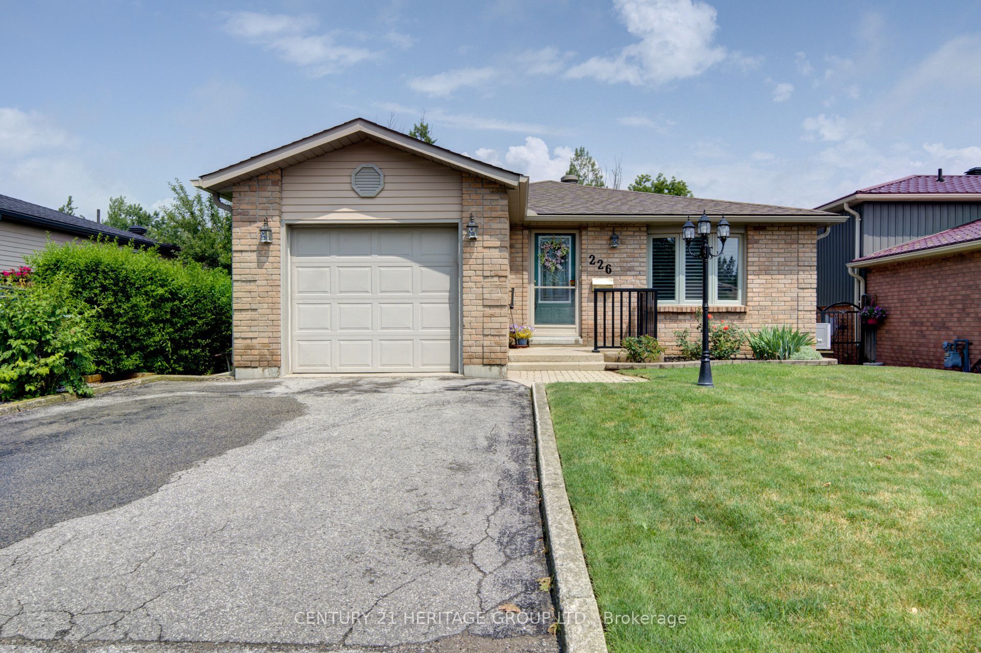 226 Lillian Crescent, Barrie, ON L4N 5Y8
