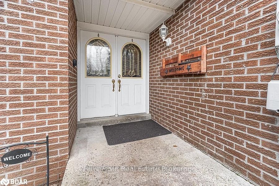 7 Rosedale Place upper unit, Barrie, ON L4M 5E7 photo 2