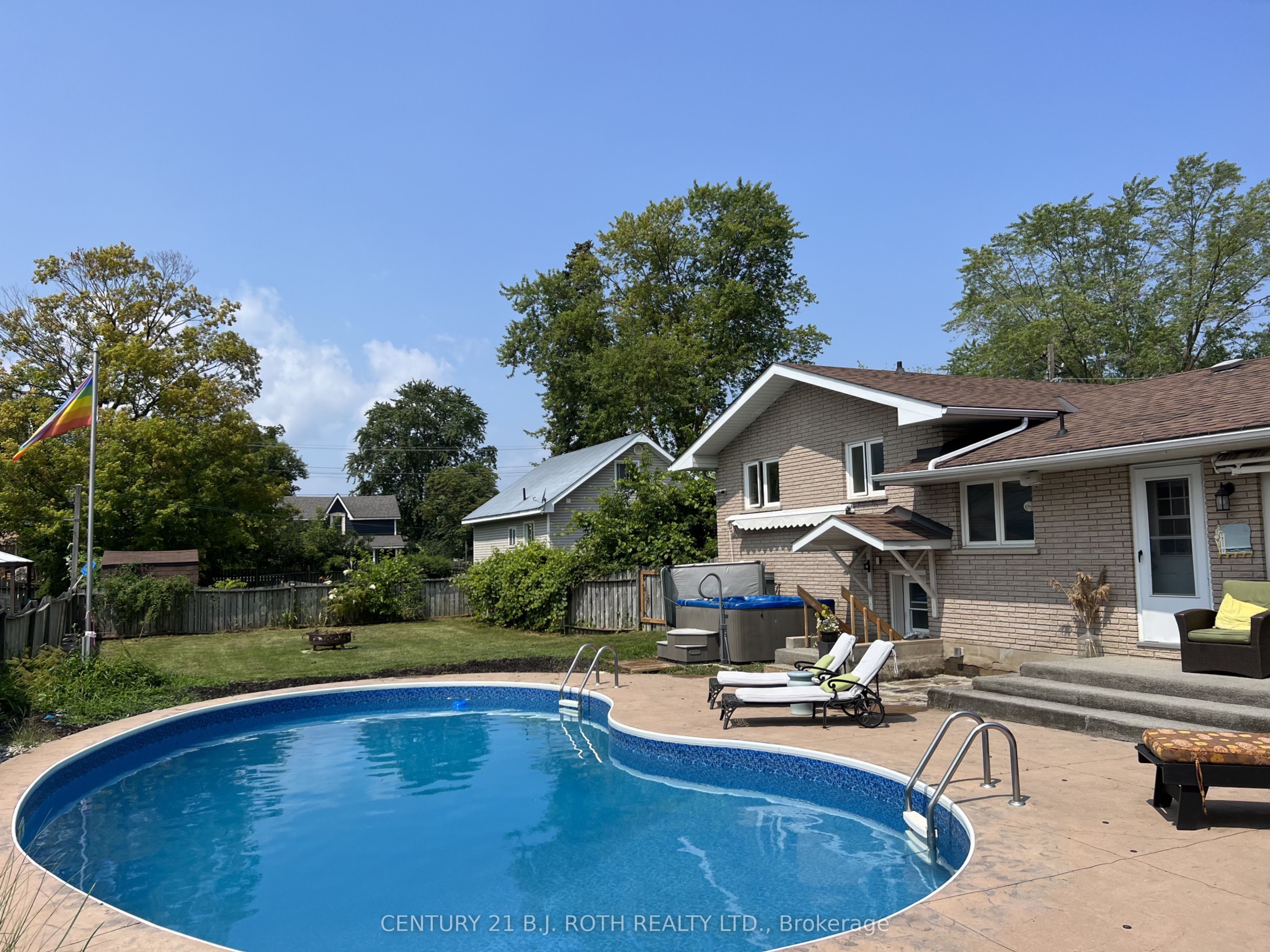 201 Point Street, Clearview, ON L0M 1S0 photo 2