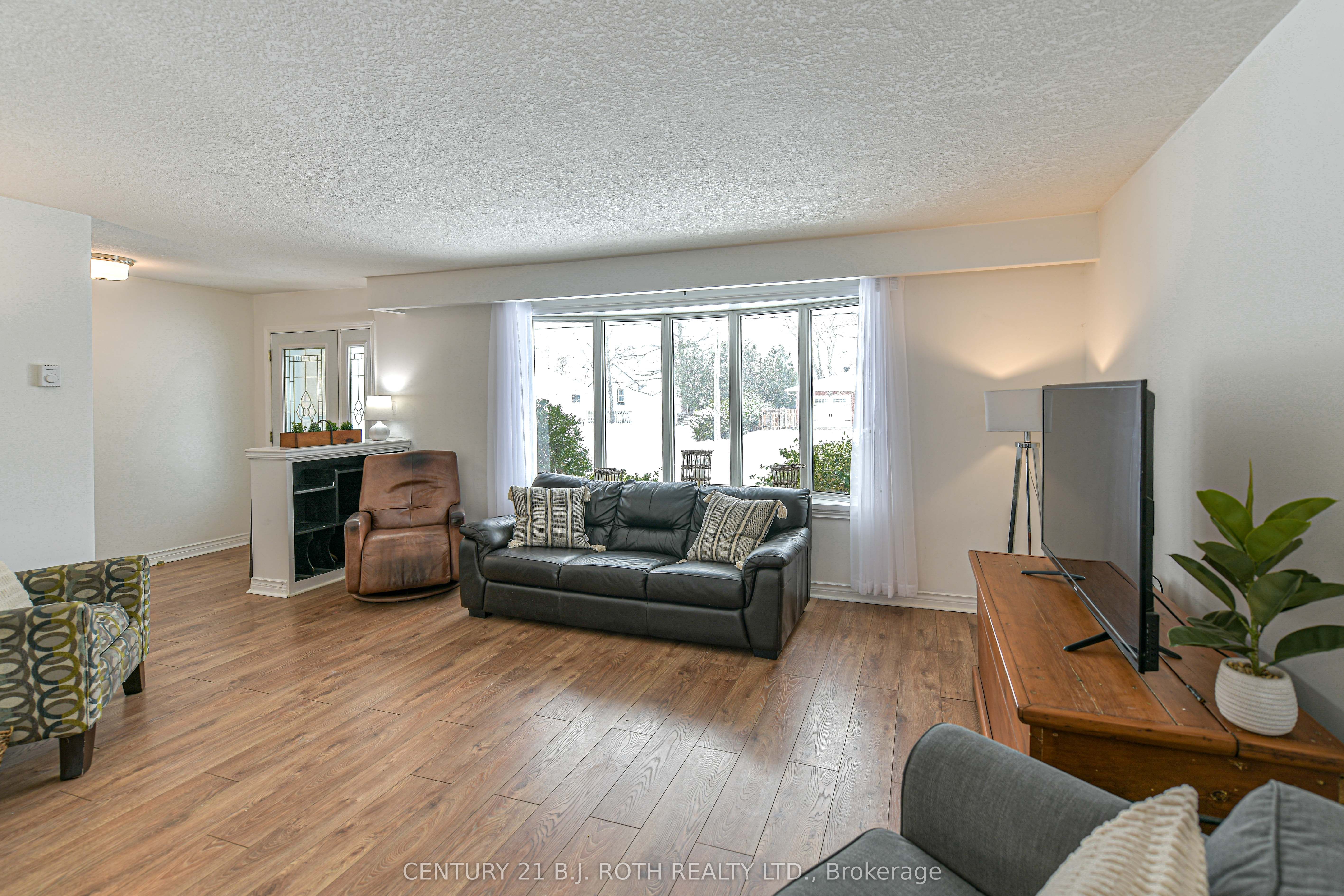 201 Point Street, Clearview, ON L0M 1S0 photo 4