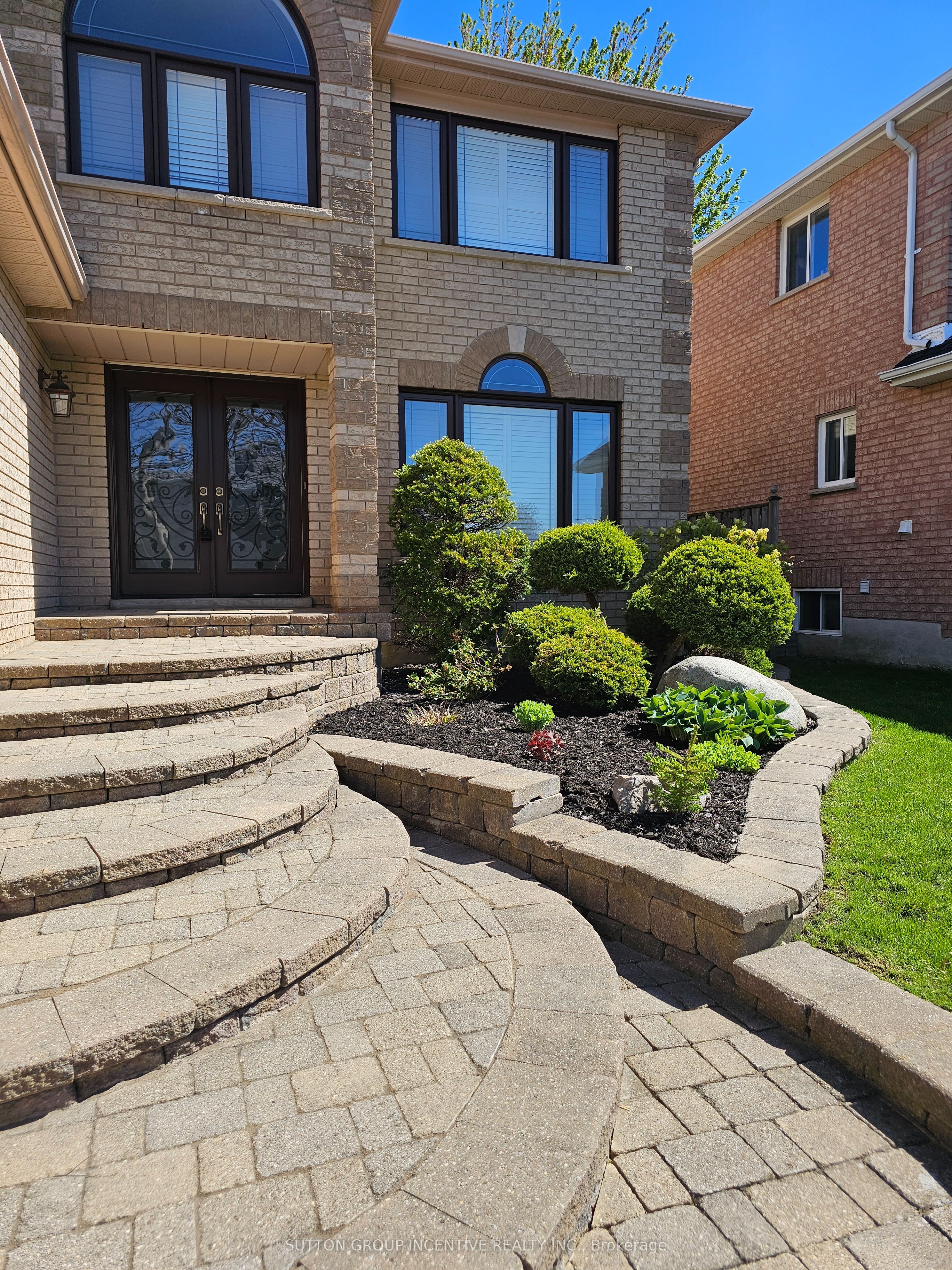 4 Chantal Street, Barrie, ON L4N 9S4 photo 2
