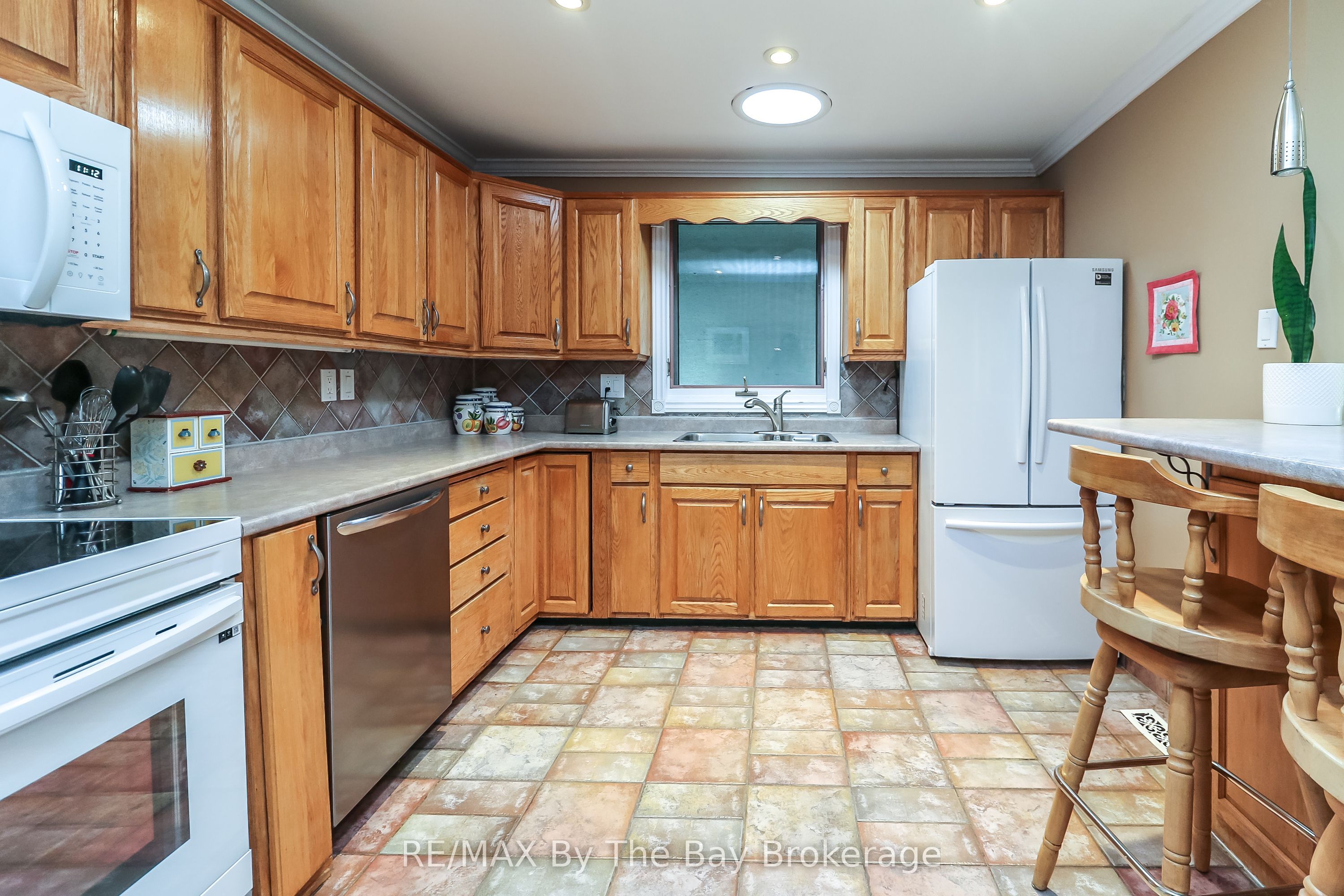 116 Stroud Crescent, Wasaga Beach, ON L9Z 2T4 photo 4