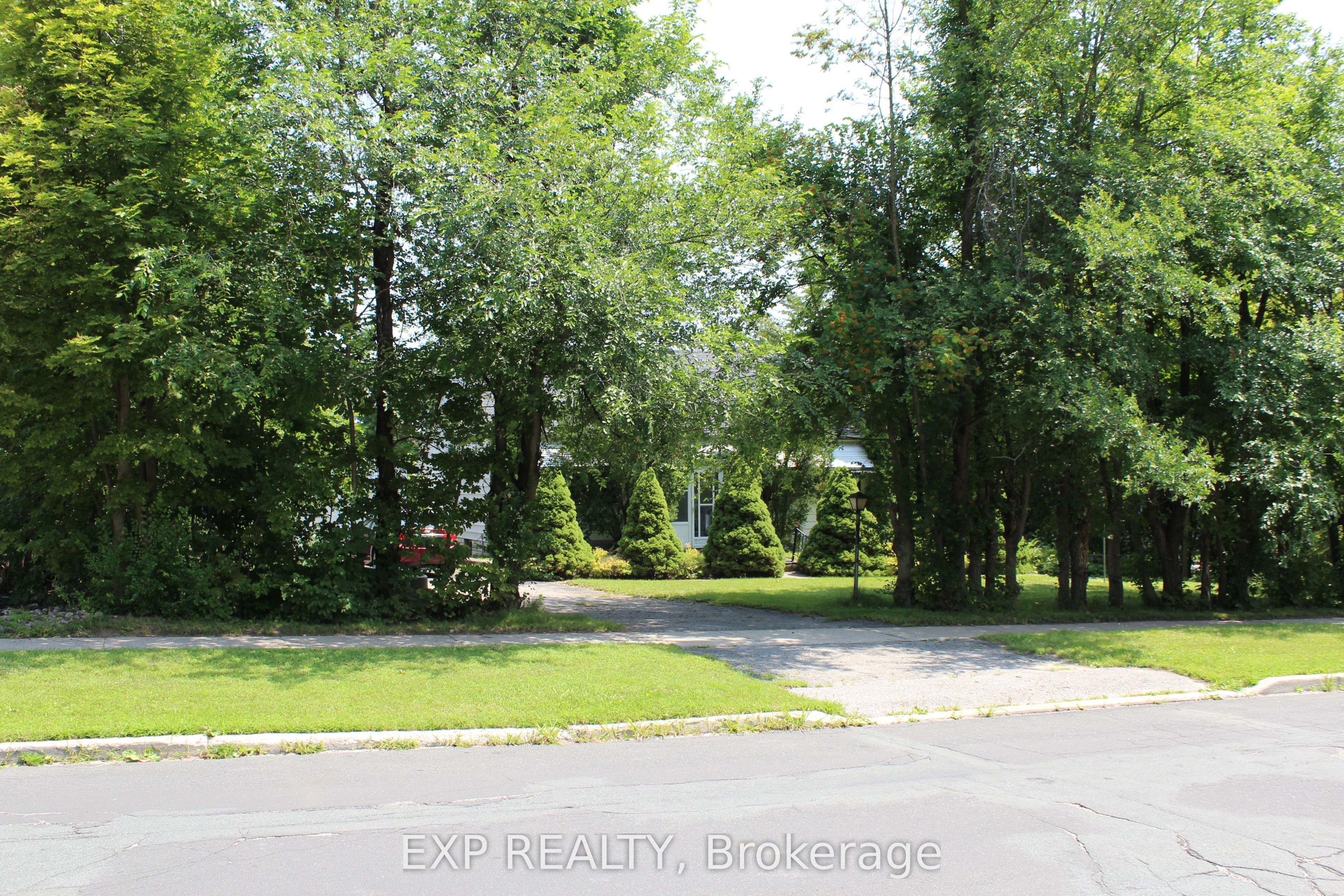 105 Puget Street, Barrie, ON L4M 4N6 photo 2