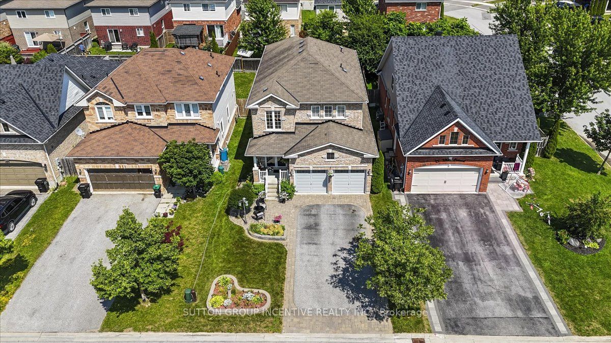 17 White Crescent, Barrie, ON L4N 5Z9 photo 2