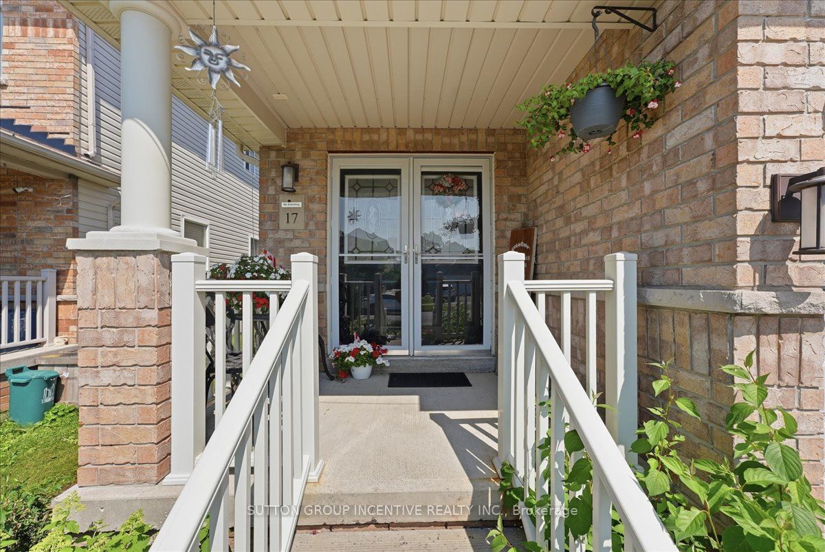 17 White Crescent, Barrie, ON L4N 5Z9 photo 3
