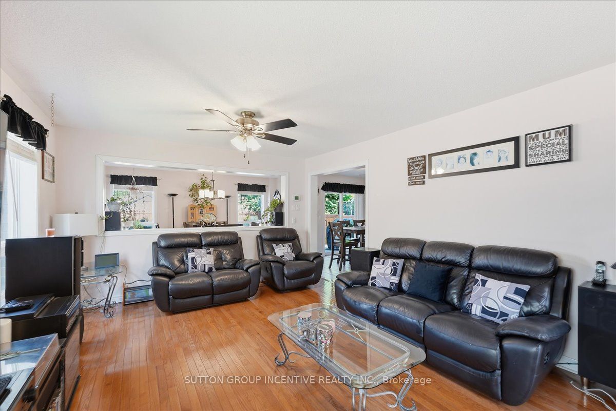 17 White Crescent, Barrie, ON L4N 5Z9 photo 5