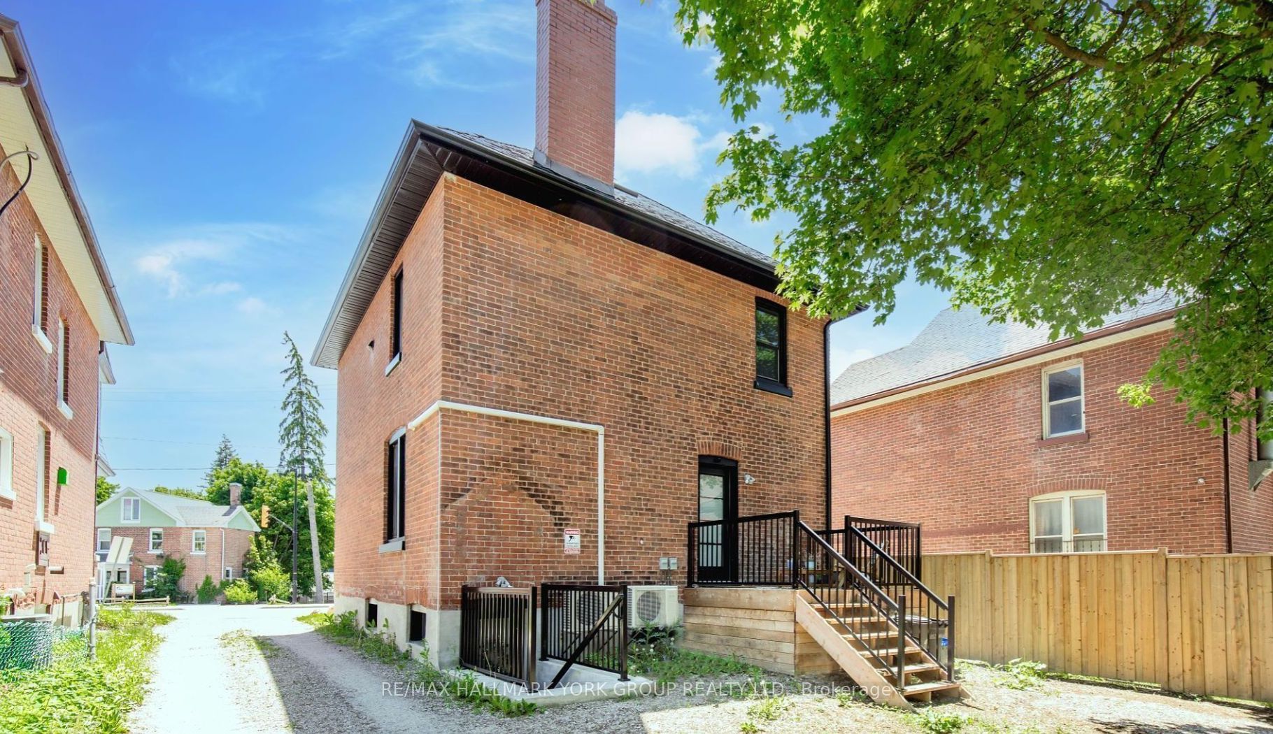 40 Sophia Street W Lower, Barrie, ON L4N 1J3 photo 2
