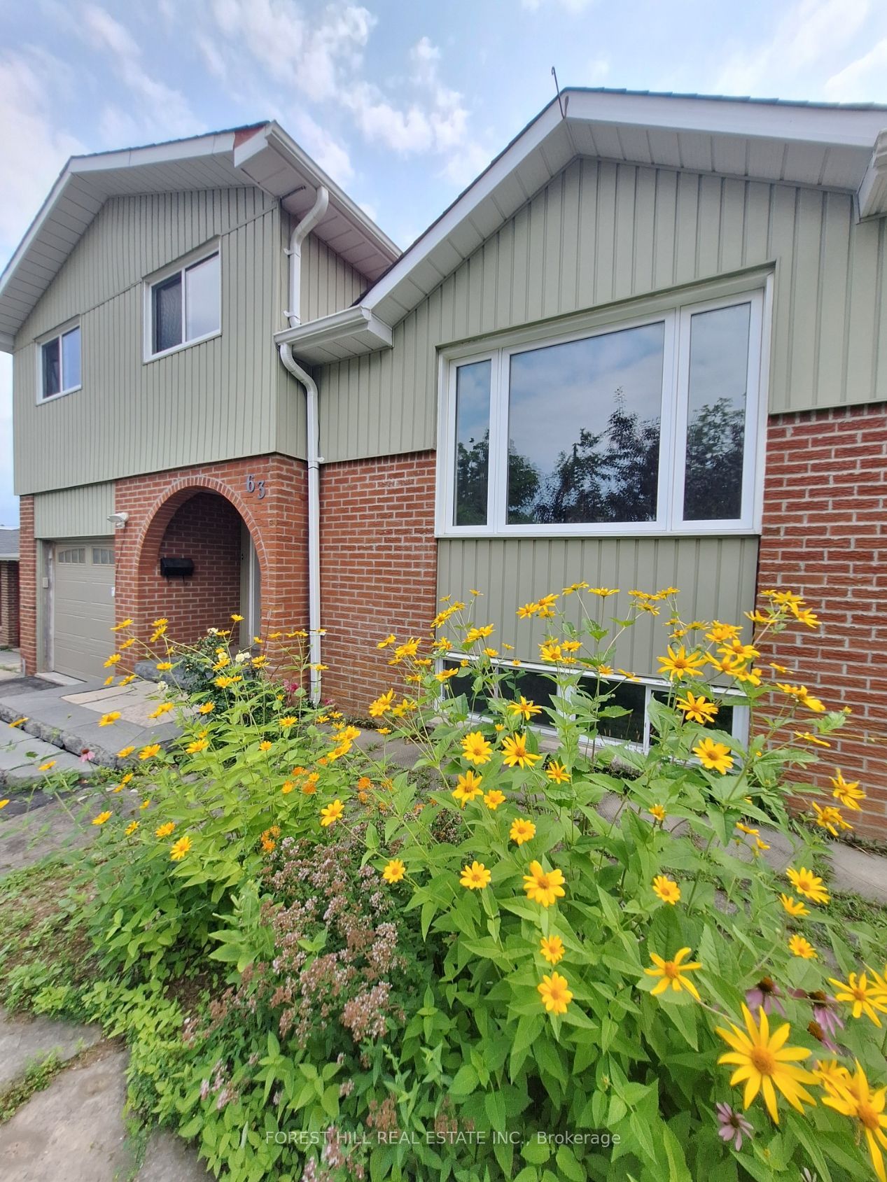 63 Springdale Drive, Barrie, ON L4M 5A9 photo 2
