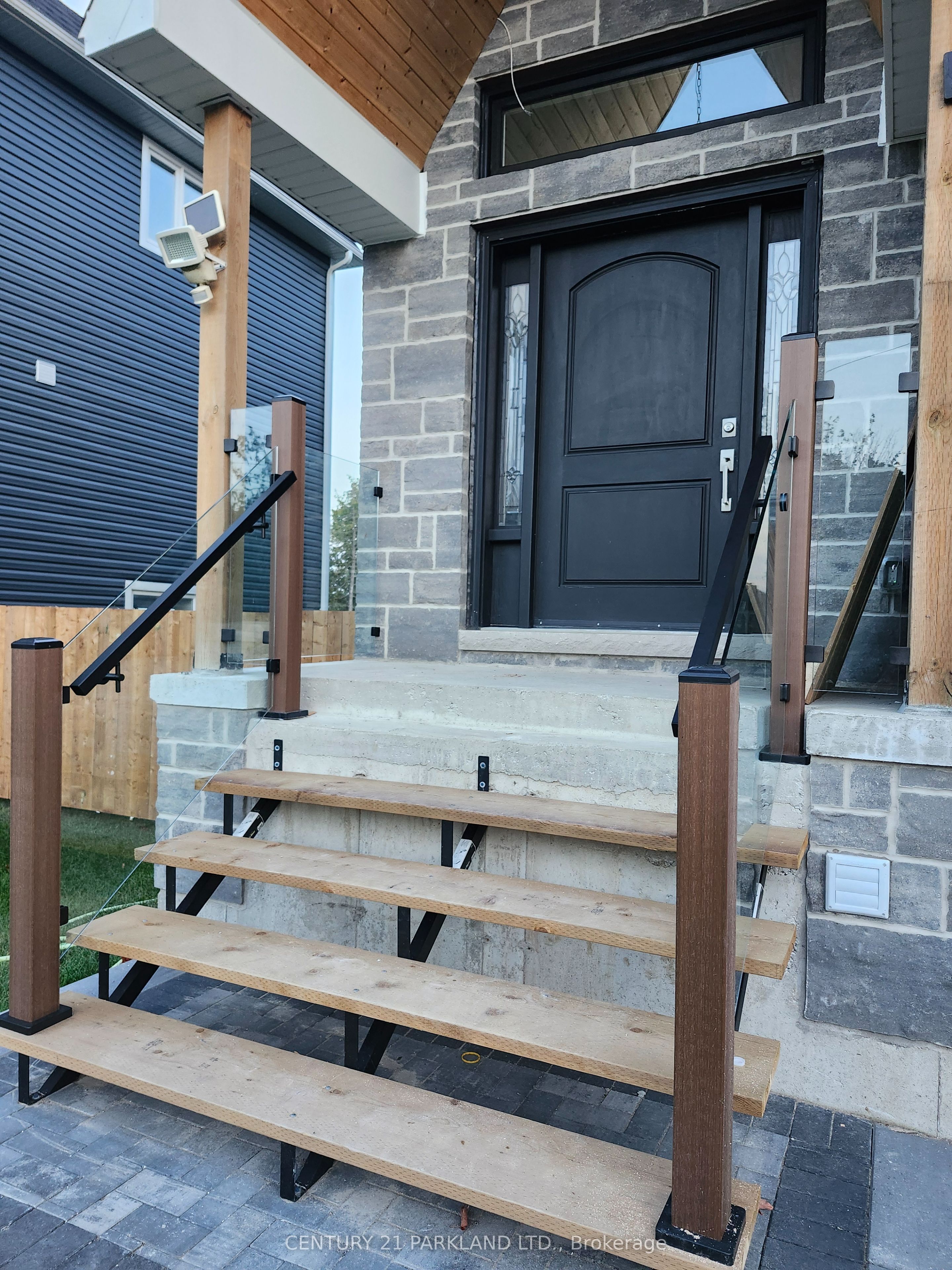 15 Stanley Avenue, Oro-Medonte, ON L0L 1T0 photo 2