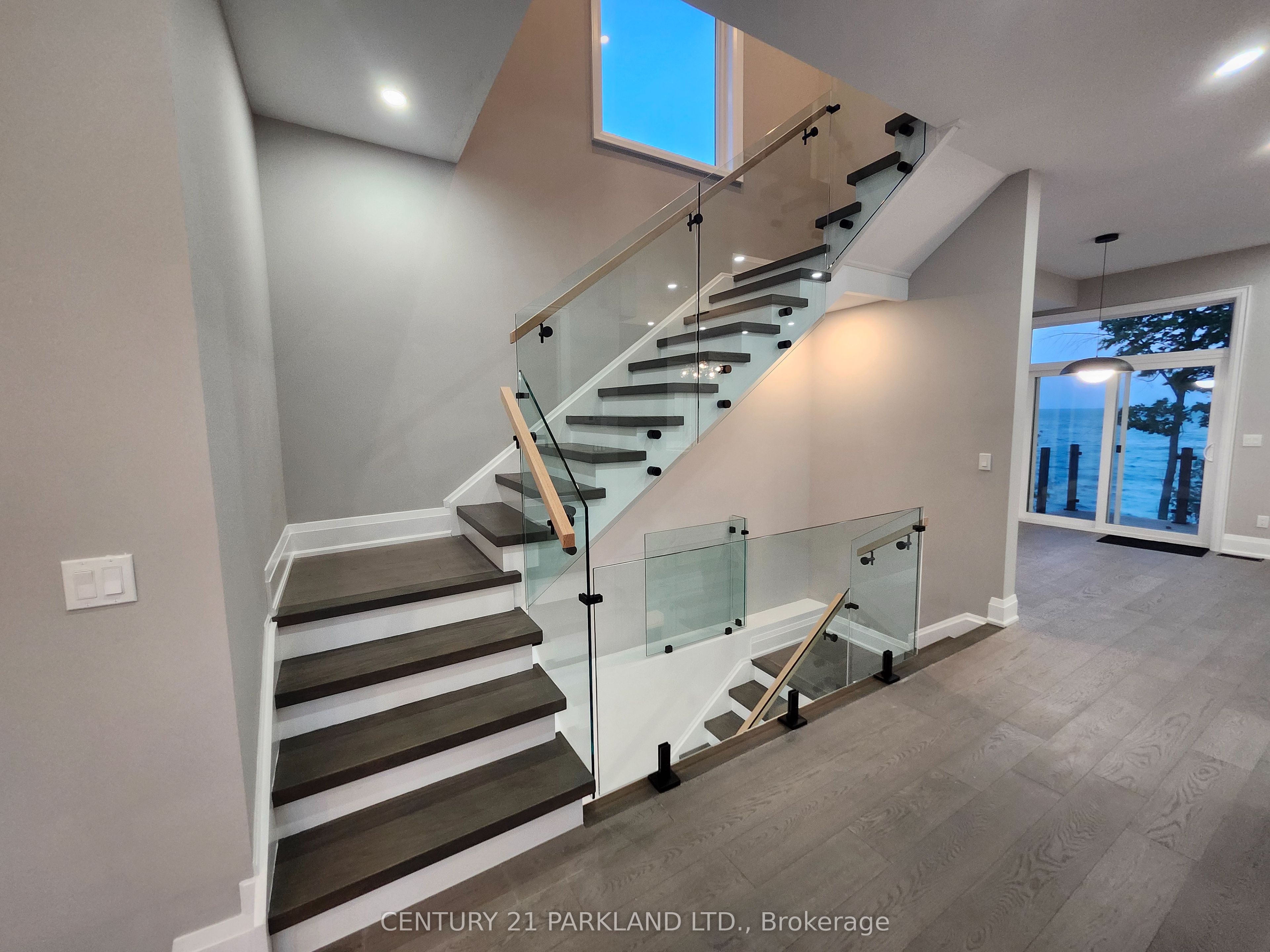 15 Stanley Avenue, Oro-Medonte, ON L0L 1T0 photo 4