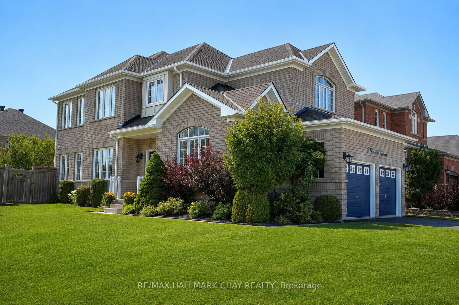 2 Versailles Crescent, Barrie, ON L4M 0B6