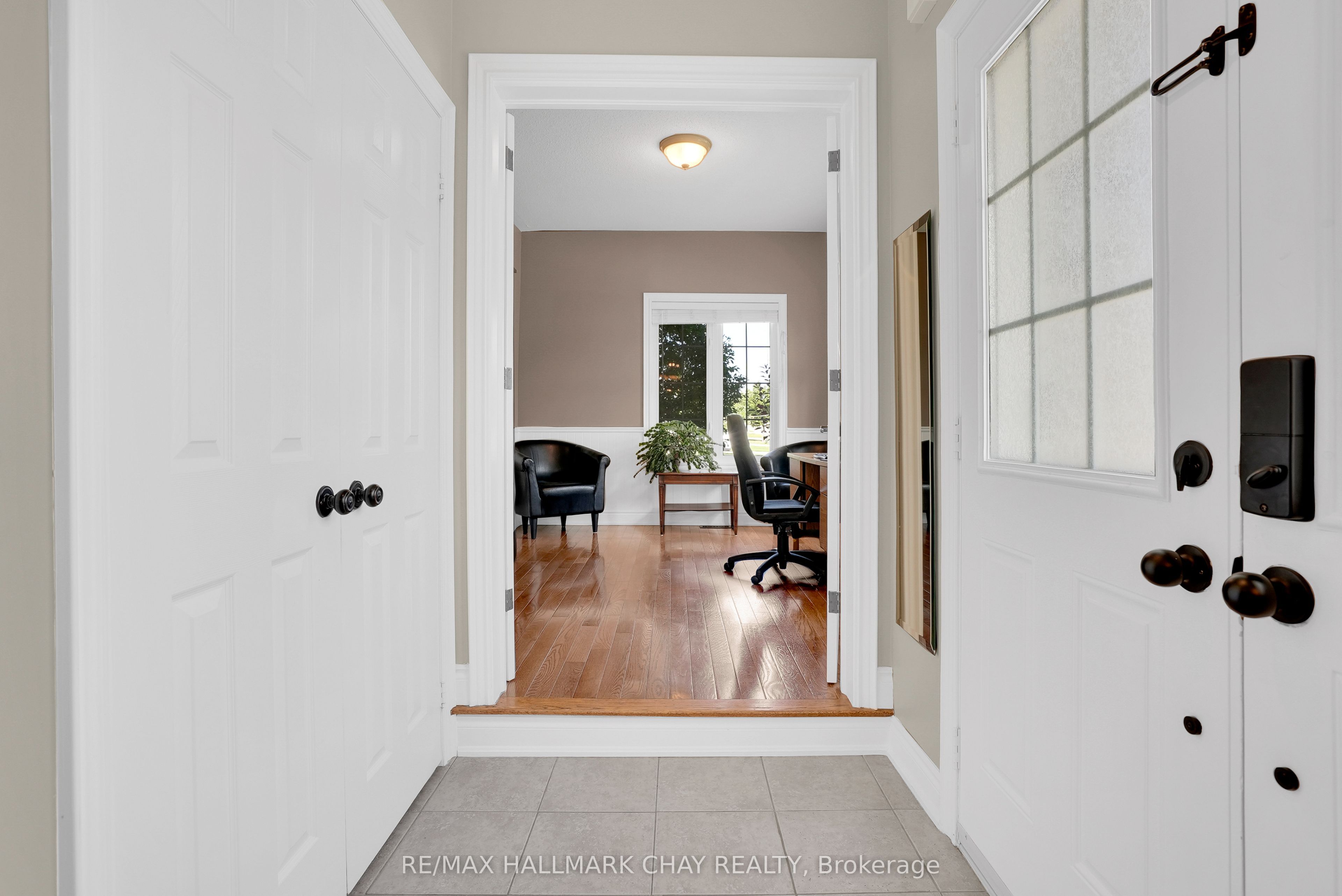 2 Versailles Crescent, Barrie, ON L4M 0B6 photo 3