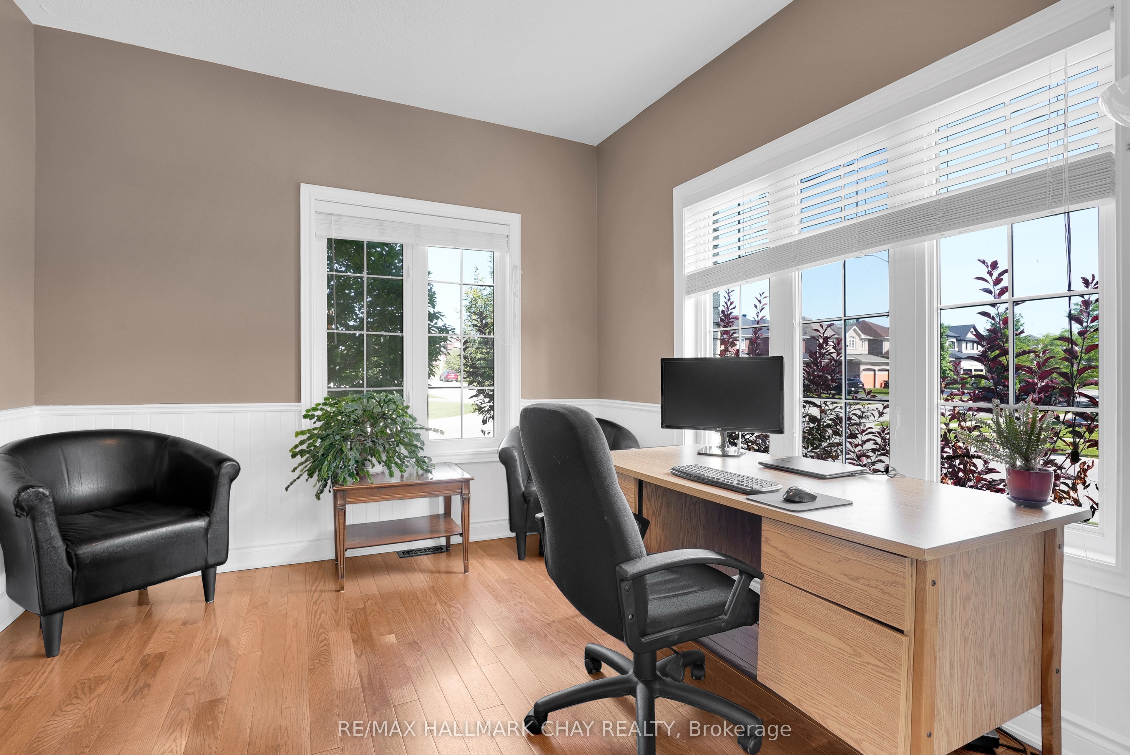 2 Versailles Crescent, Barrie, ON L4M 0B6 photo 4