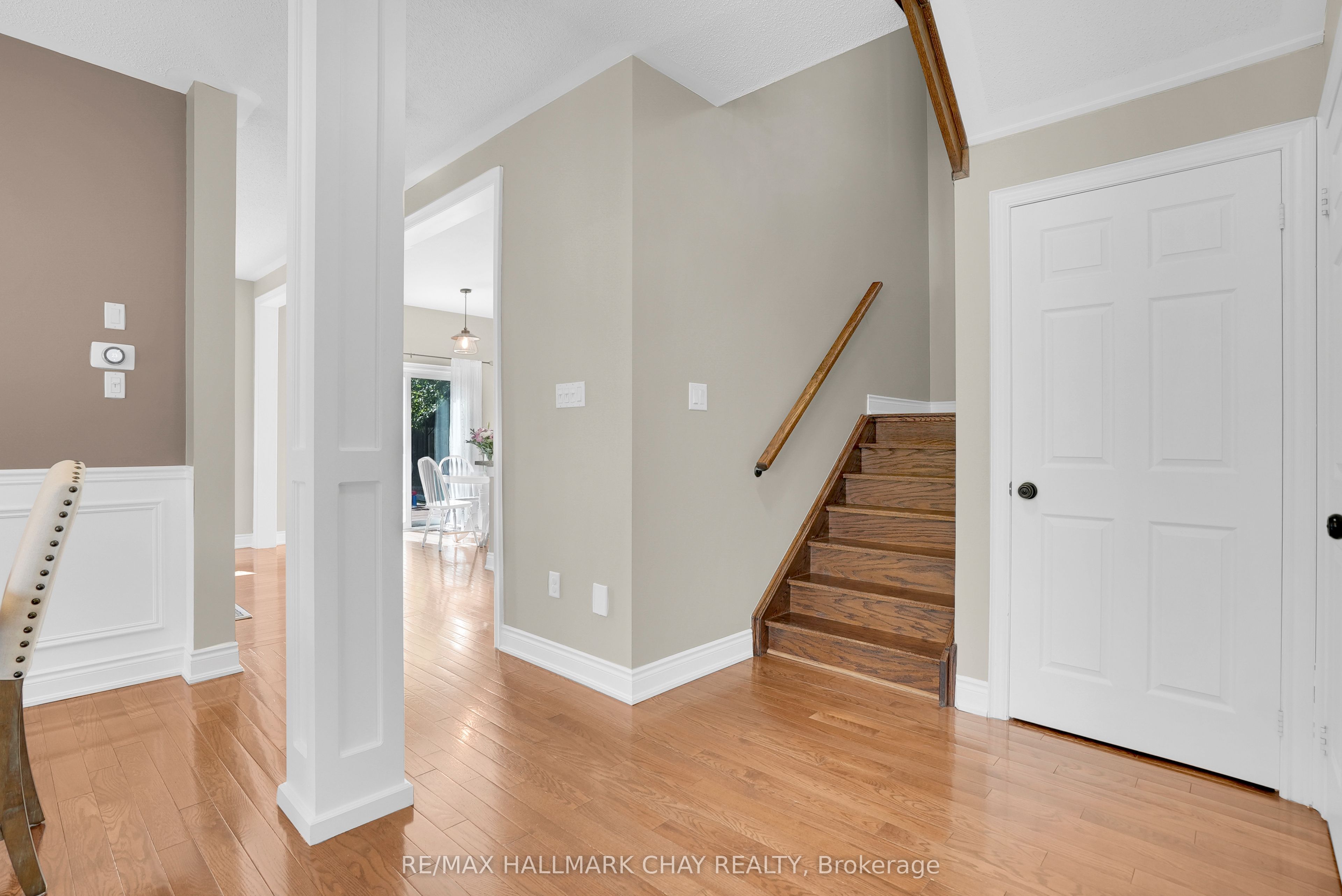 2 Versailles Crescent, Barrie, ON L4M 0B6 photo 5