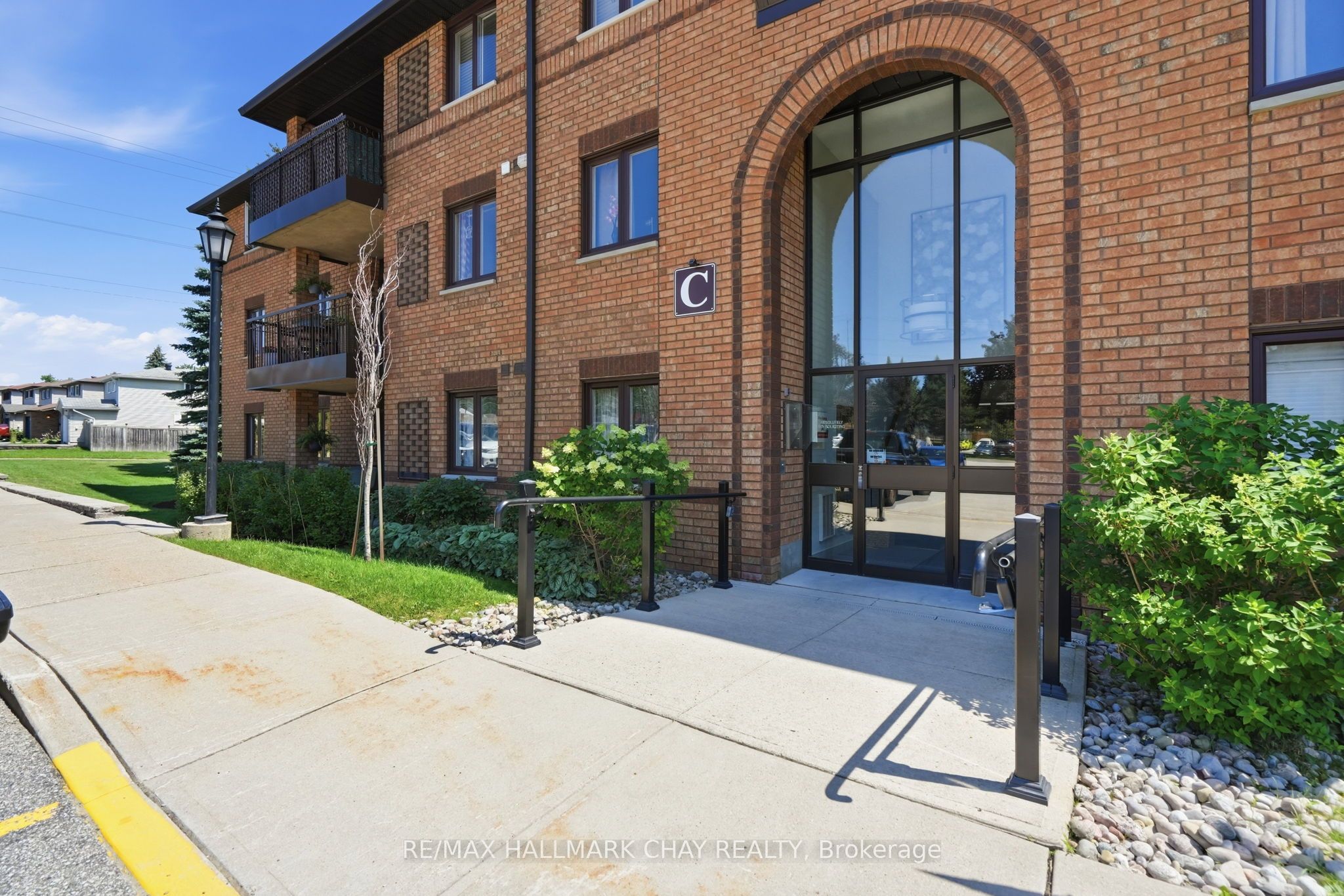 10C Coulter Street 324, Barrie, ON L4N 6S2 photo 2