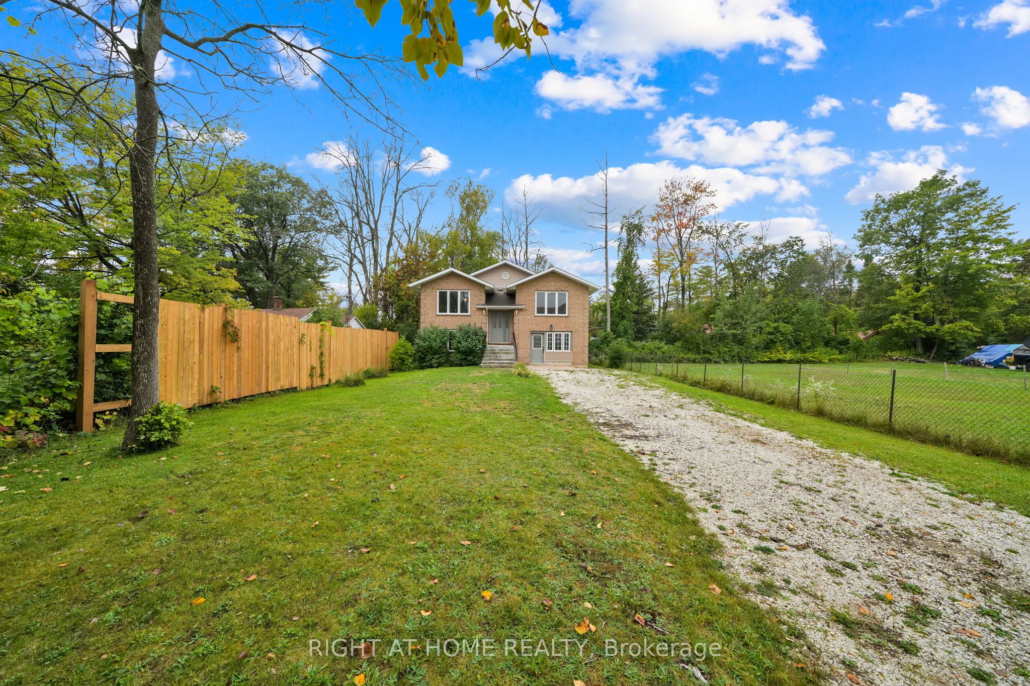 138 45th Street N, Wasaga Beach, ON L9Z 1Z2 photo 2