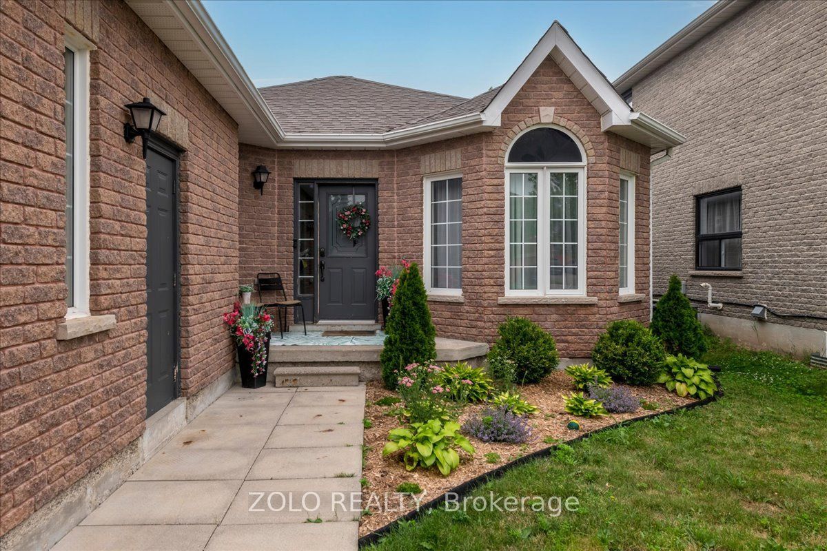 16 Esther Drive, Barrie, ON L4N 0X8 photo 2