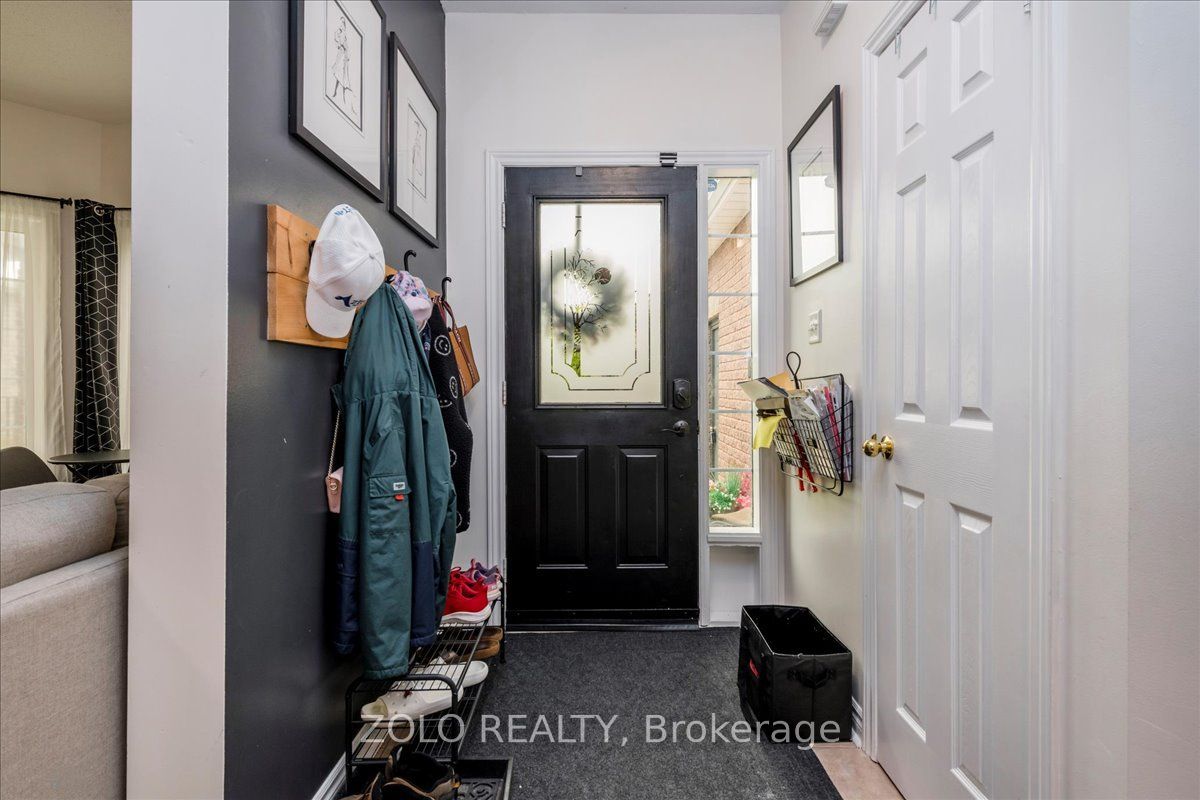 16 Esther Drive, Barrie, ON L4N 0X8 photo 3