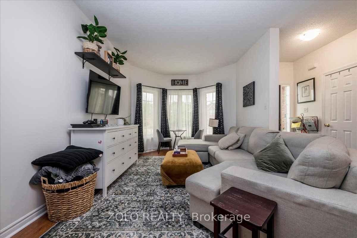 16 Esther Drive, Barrie, ON L4N 0X8 photo 4