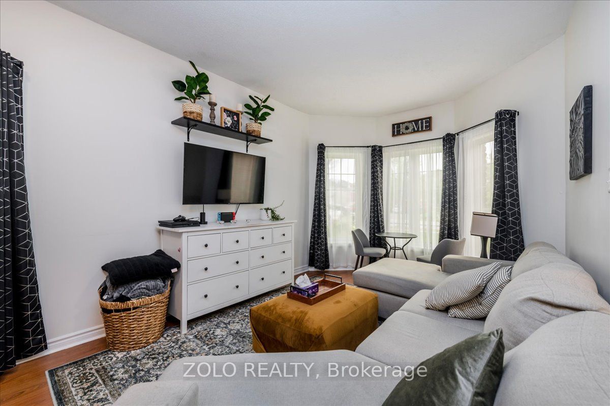 16 Esther Drive, Barrie, ON L4N 0X8 photo 5