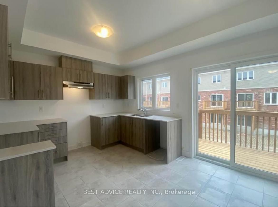 9 Pumpkin Corner Crescent, Barrie, ON L9J 0T5 photo 3