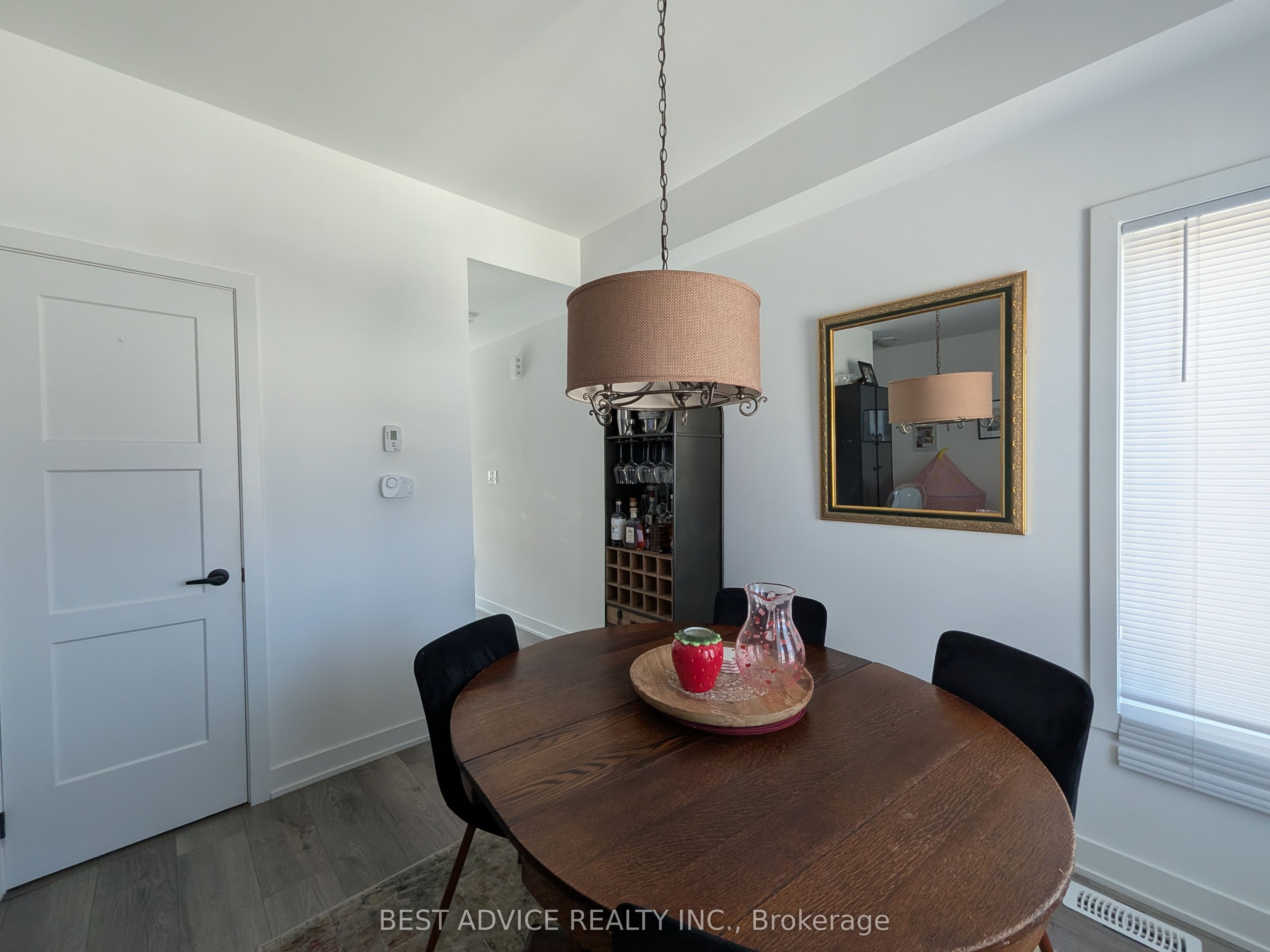 9 Pumpkin Corner Crescent, Barrie, ON L9J 0T5 photo 4