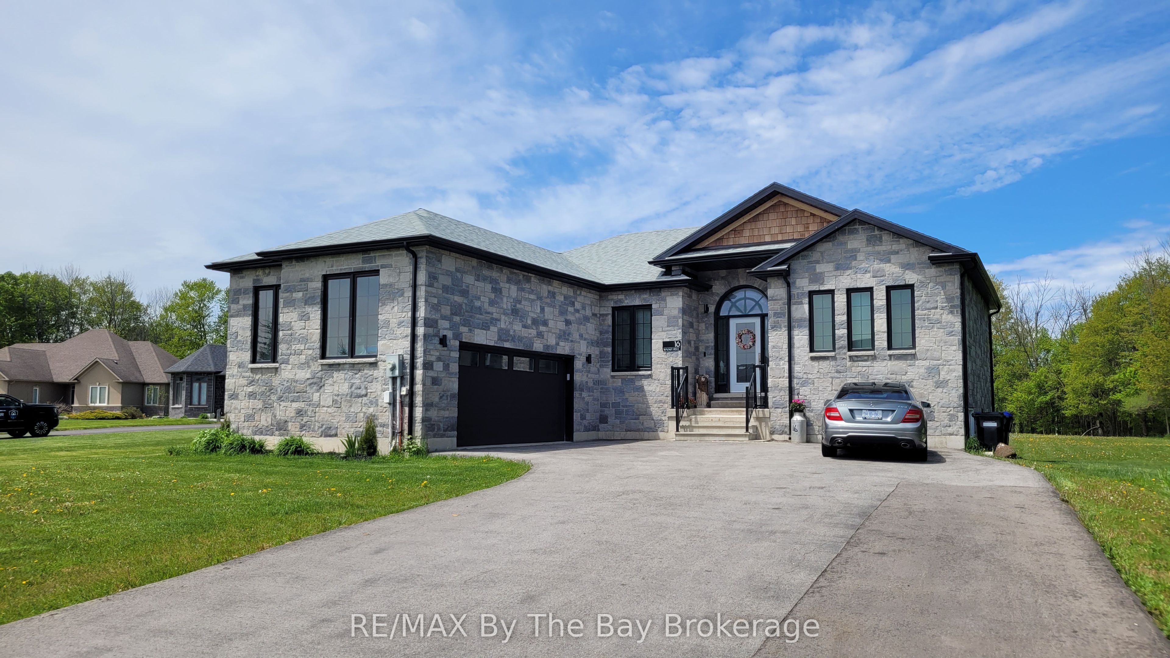 16 Walnut Drive, Wasaga Beach, ON L9Z 0A9 photo 2