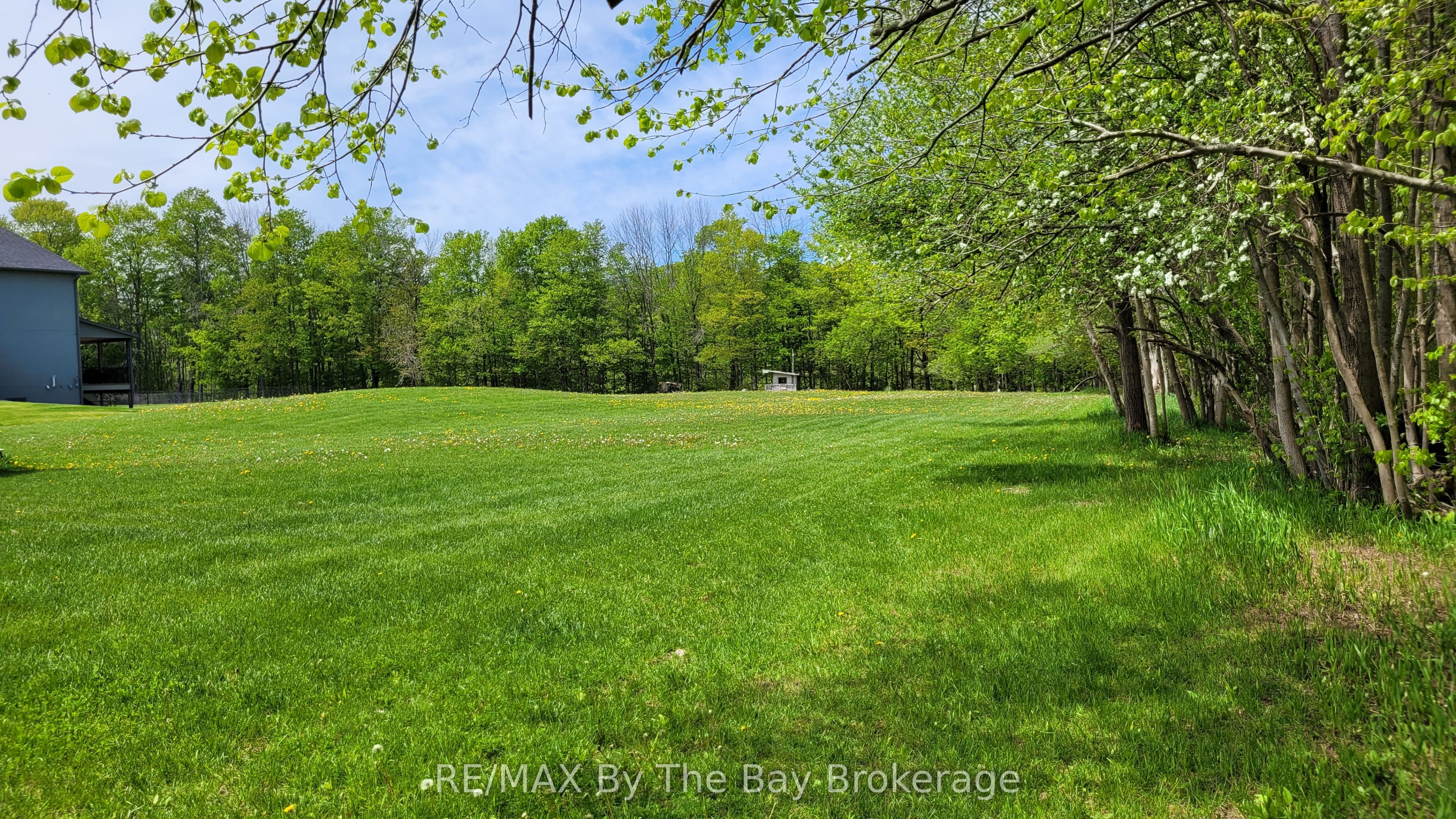 16 Walnut Drive, Wasaga Beach, ON L9Z 0A9 photo 3