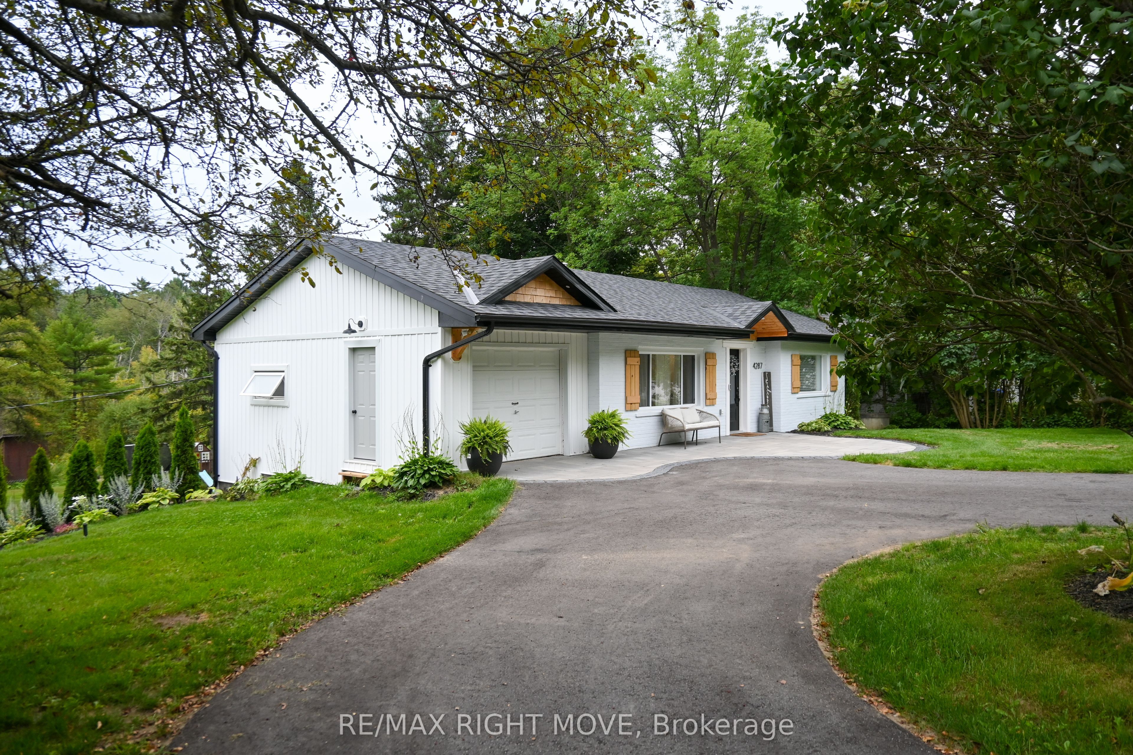 4287 Huronia Road, Severn, ON L3V 0G6 photo 2