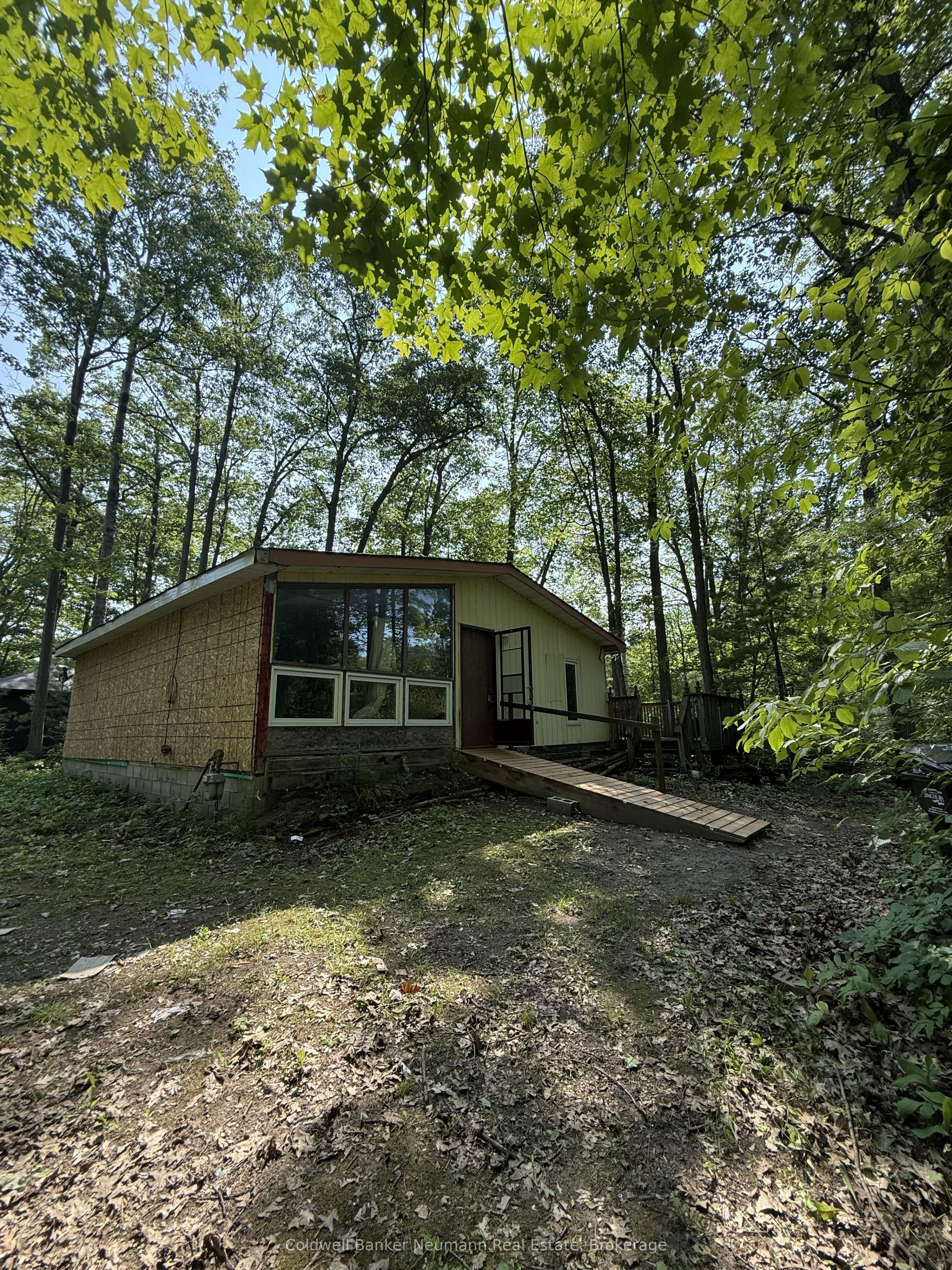 808 Oxbow Park Drive, Wasaga Beach, ON L9Z 2V1 photo 2