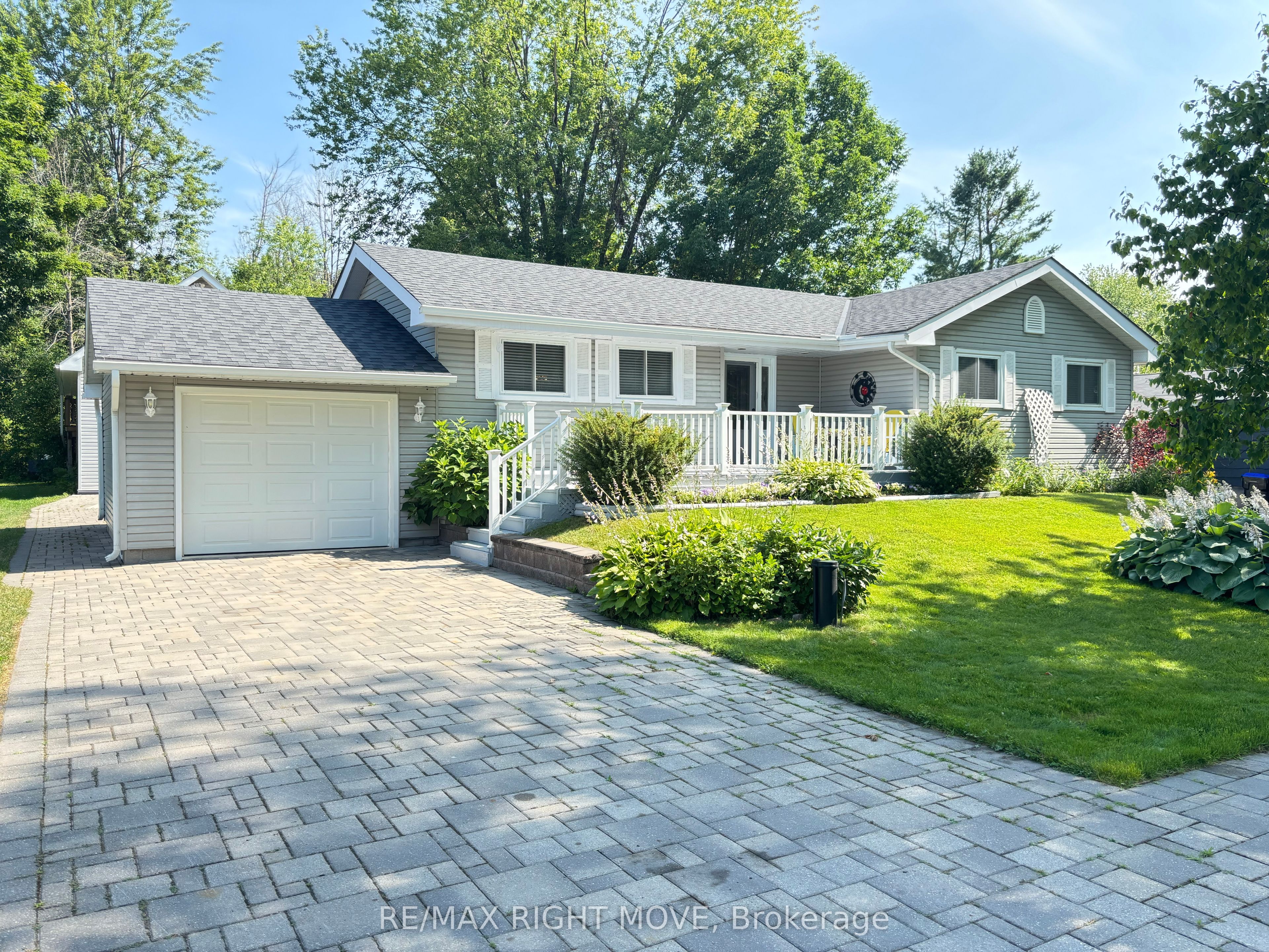 3705 Shadow Creek Road, Severn, ON L3V 6H3 photo 2