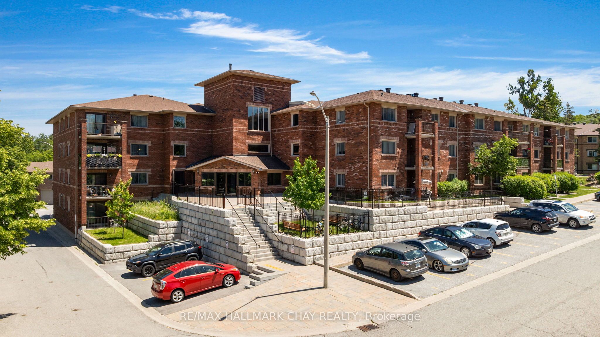 1 Quail Crescent 103, Barrie, ON L4N 6W9