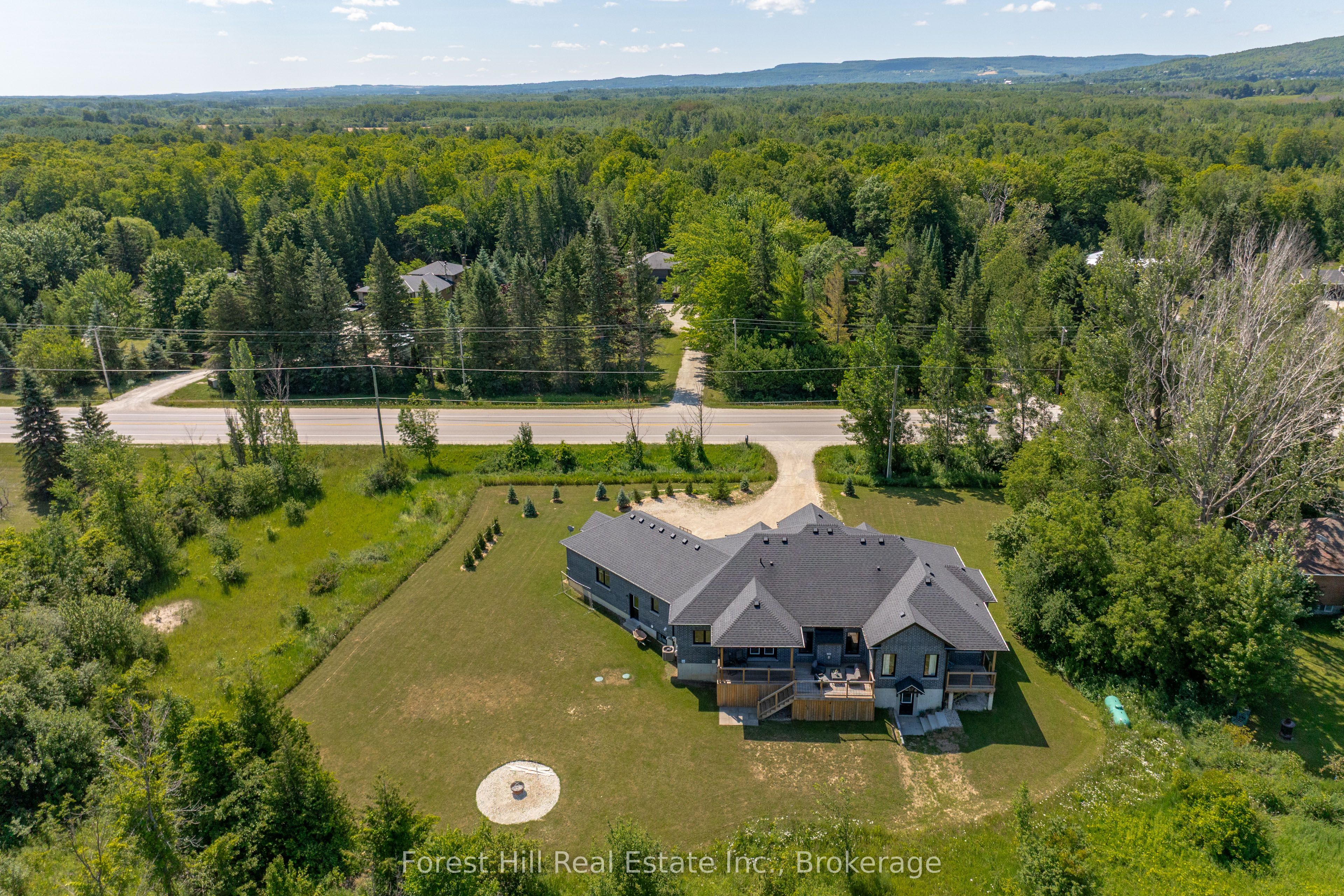 1029 Sixth Street, Collingwood, ON L9Y 3Y9 photo 2