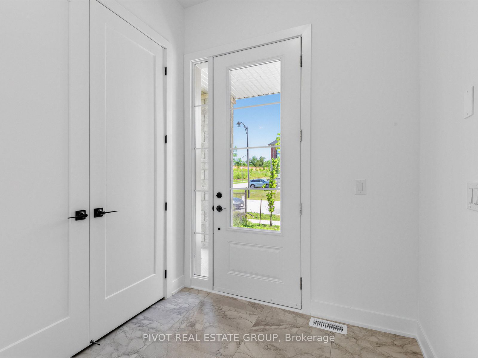 52 Calypso Avenue, Springwater, ON L9X 2C5 photo 5