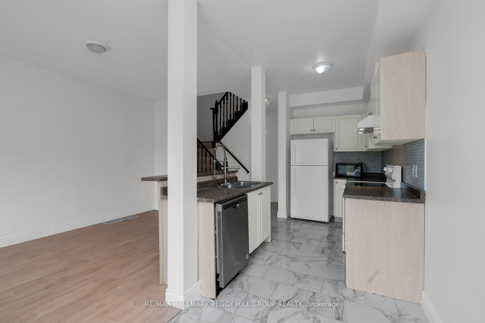 34 Arch Brown Court, Barrie, ON L4M 0C6 photo 5